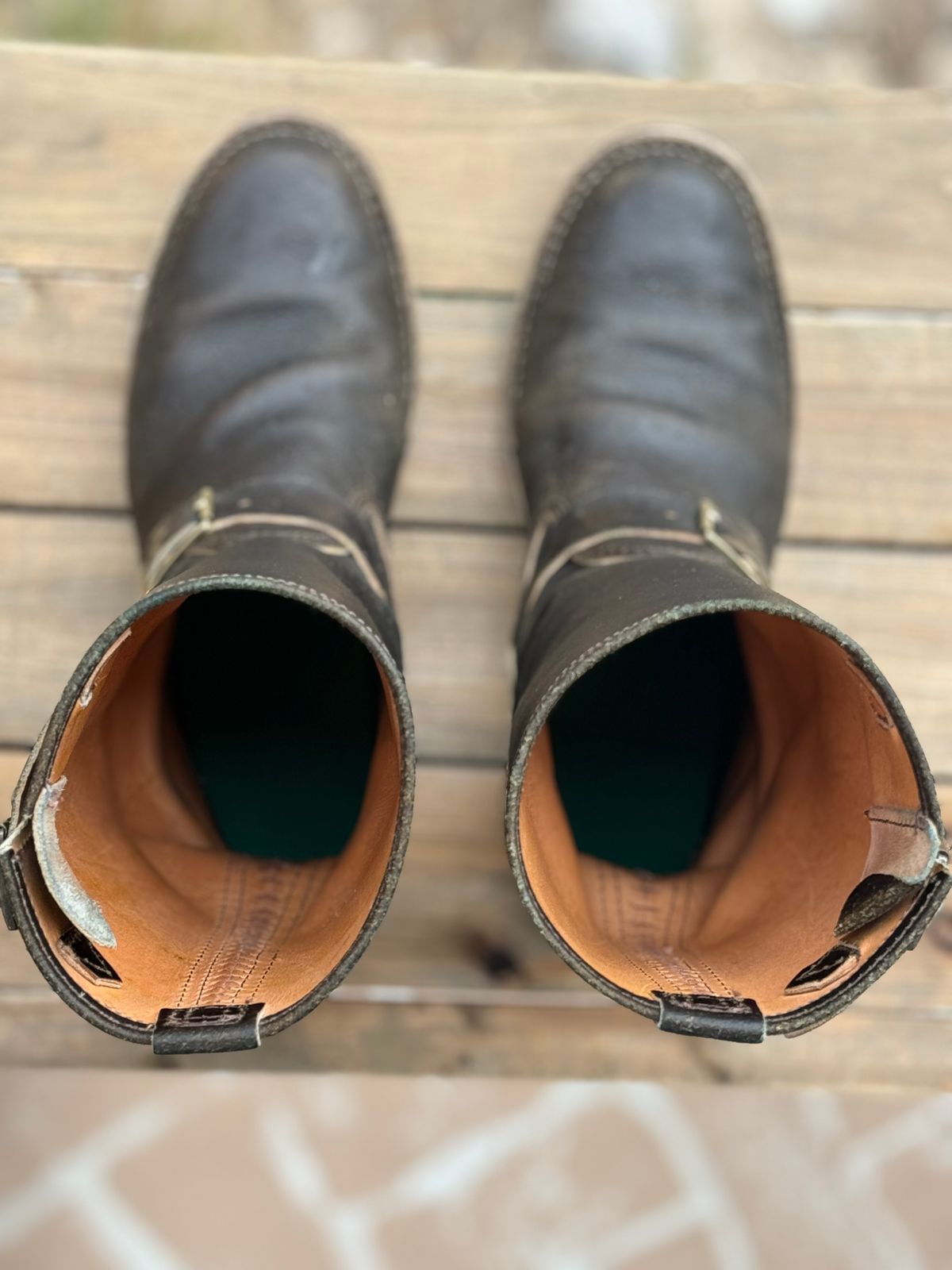 Photo by aminnix829 on November 3, 2024 of the Wesco Boss Engineer Boot in Horween Dark Olive Waxed Flesh.