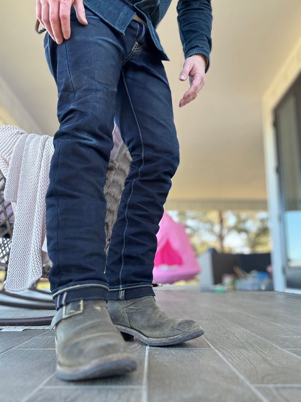 Photo by aminnix829 on January 7, 2025 of the Wesco Boss Engineer Boot in Horween Dark Olive Waxed Flesh.