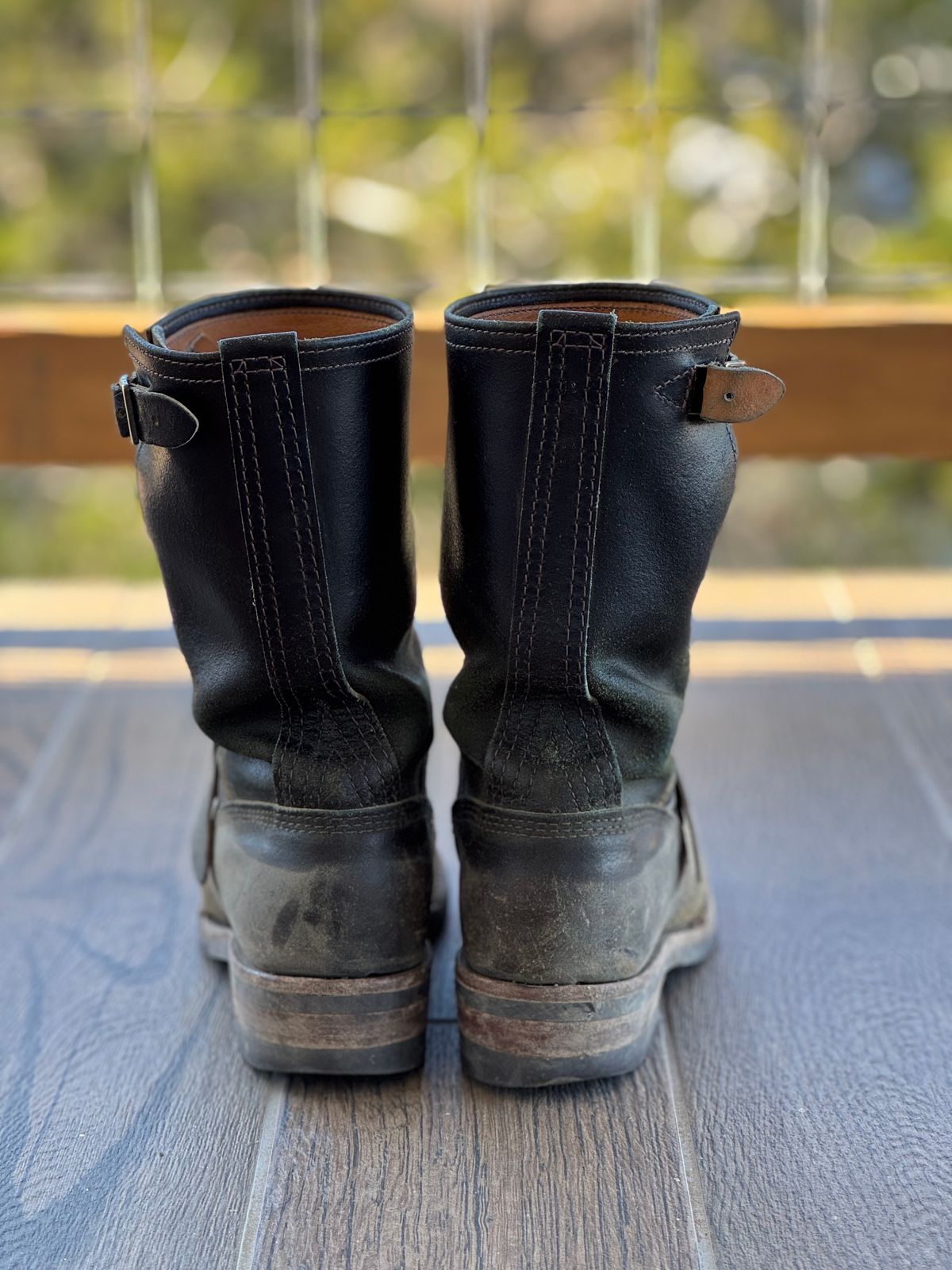Photo by aminnix829 on January 7, 2025 of the Wesco Boss Engineer Boot in Horween Dark Olive Waxed Flesh.