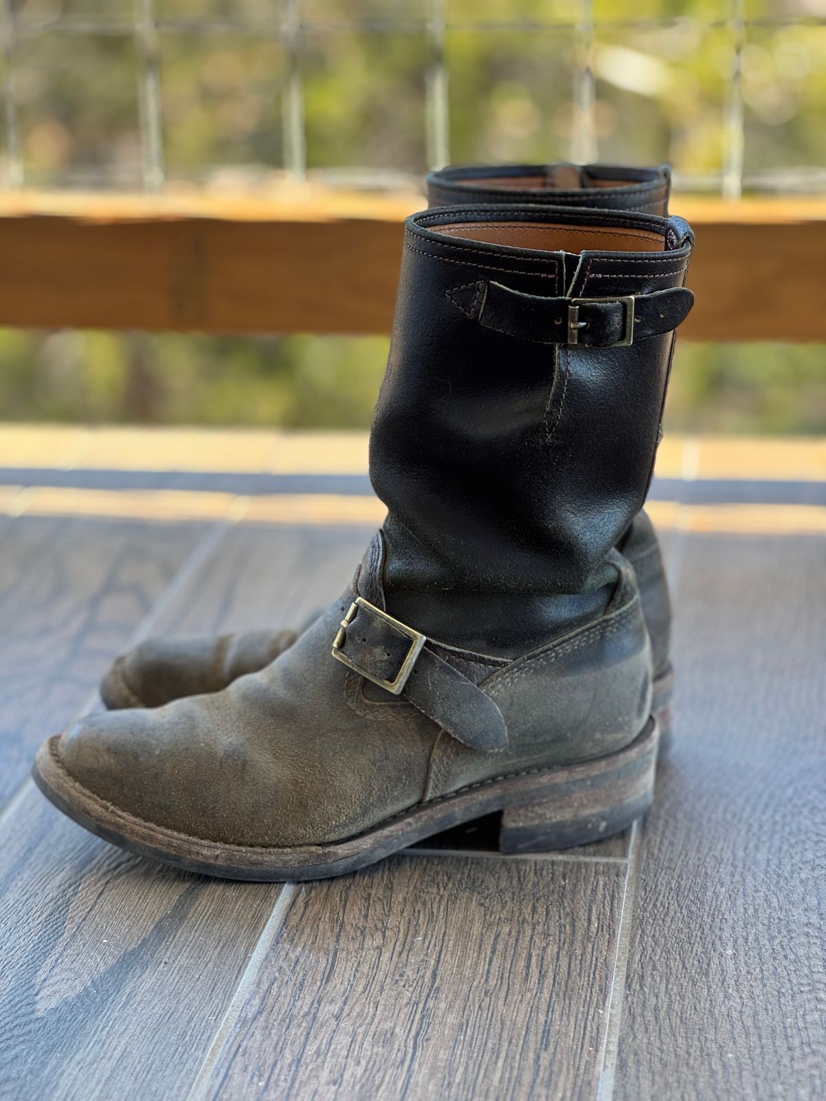 Photo by aminnix829 on January 7, 2025 of the Wesco Boss Engineer Boot in Horween Dark Olive Waxed Flesh.