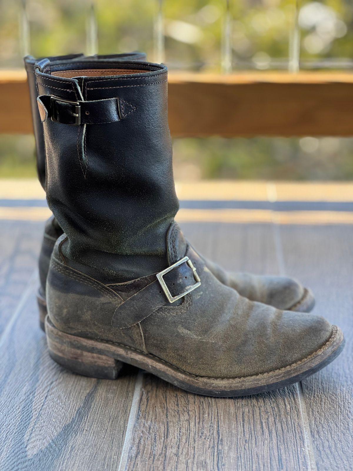 Photo by aminnix829 on January 7, 2025 of the Wesco Boss Engineer Boot in Horween Dark Olive Waxed Flesh.