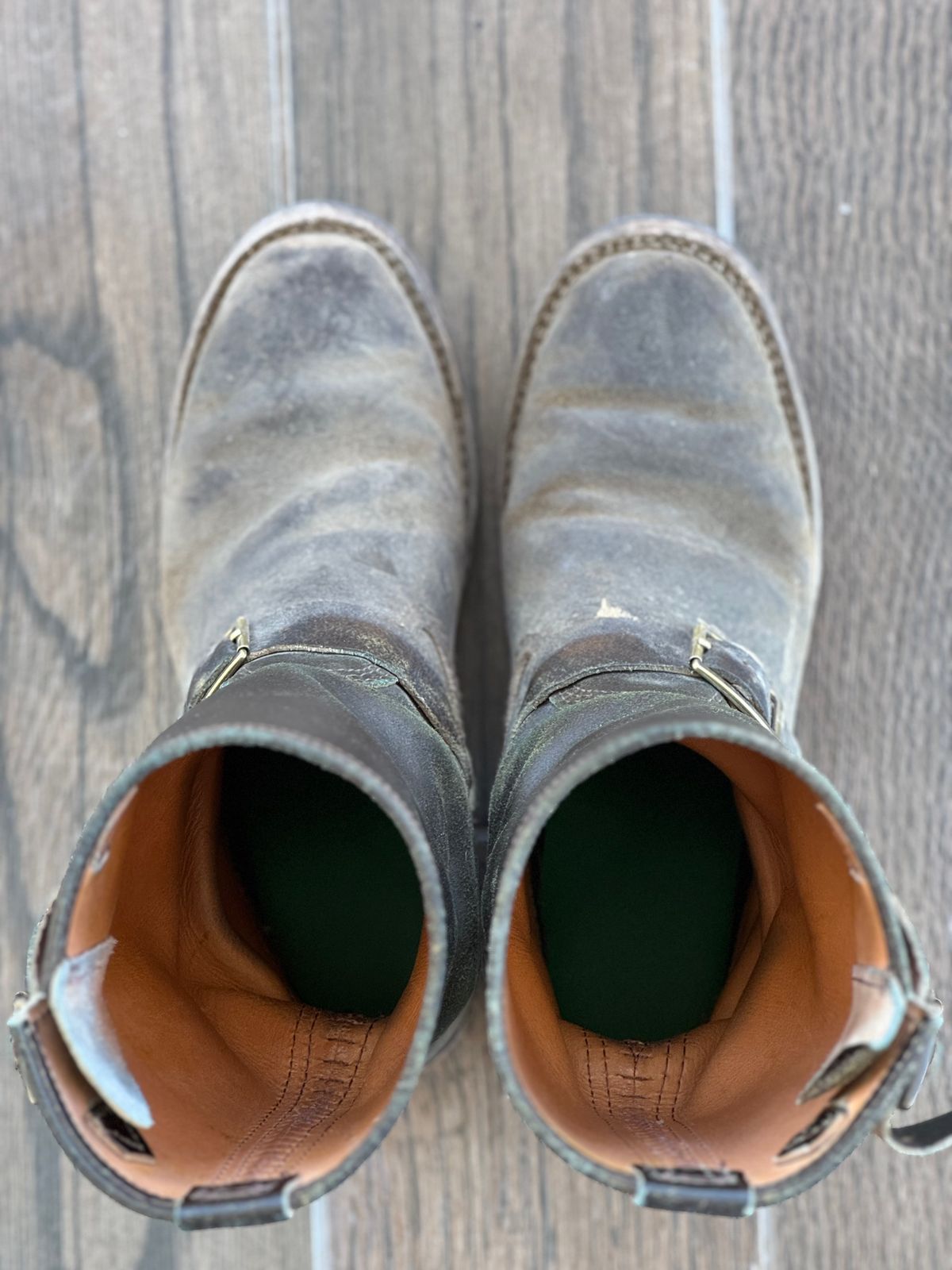 Photo by aminnix829 on January 7, 2025 of the Wesco Boss Engineer Boot in Horween Dark Olive Waxed Flesh.