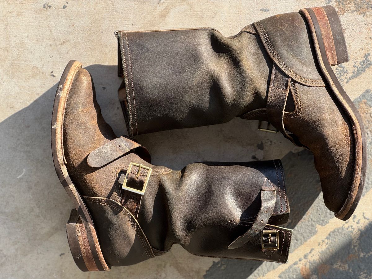 Photo by aminnix829 on March 2, 2025 of the Wesco Boss Engineer Boot in Horween Dark Olive Waxed Flesh.