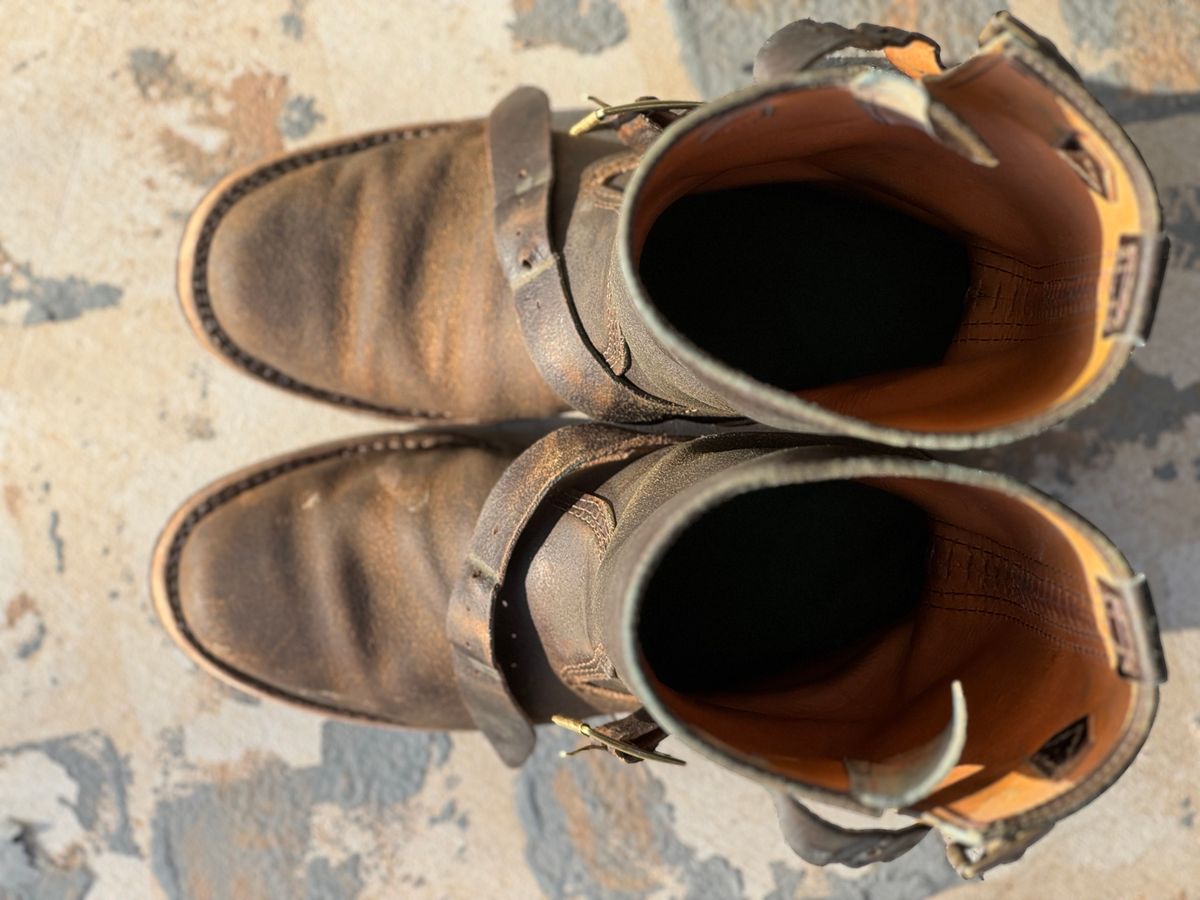Photo by aminnix829 on March 2, 2025 of the Wesco Boss Engineer Boot in Horween Dark Olive Waxed Flesh.