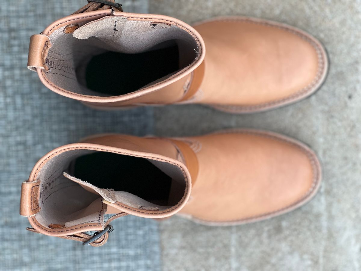 Photo by aminnix829 on October 1, 2022 of the Wesco Boss Engineer Boot in Horween Natural Essex.