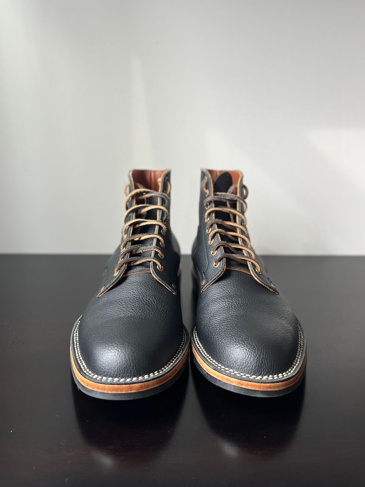 Photo by Harrison on October 1, 2022 of the Østmo Type I in Aarenes Black Chrome Scotchgrain.