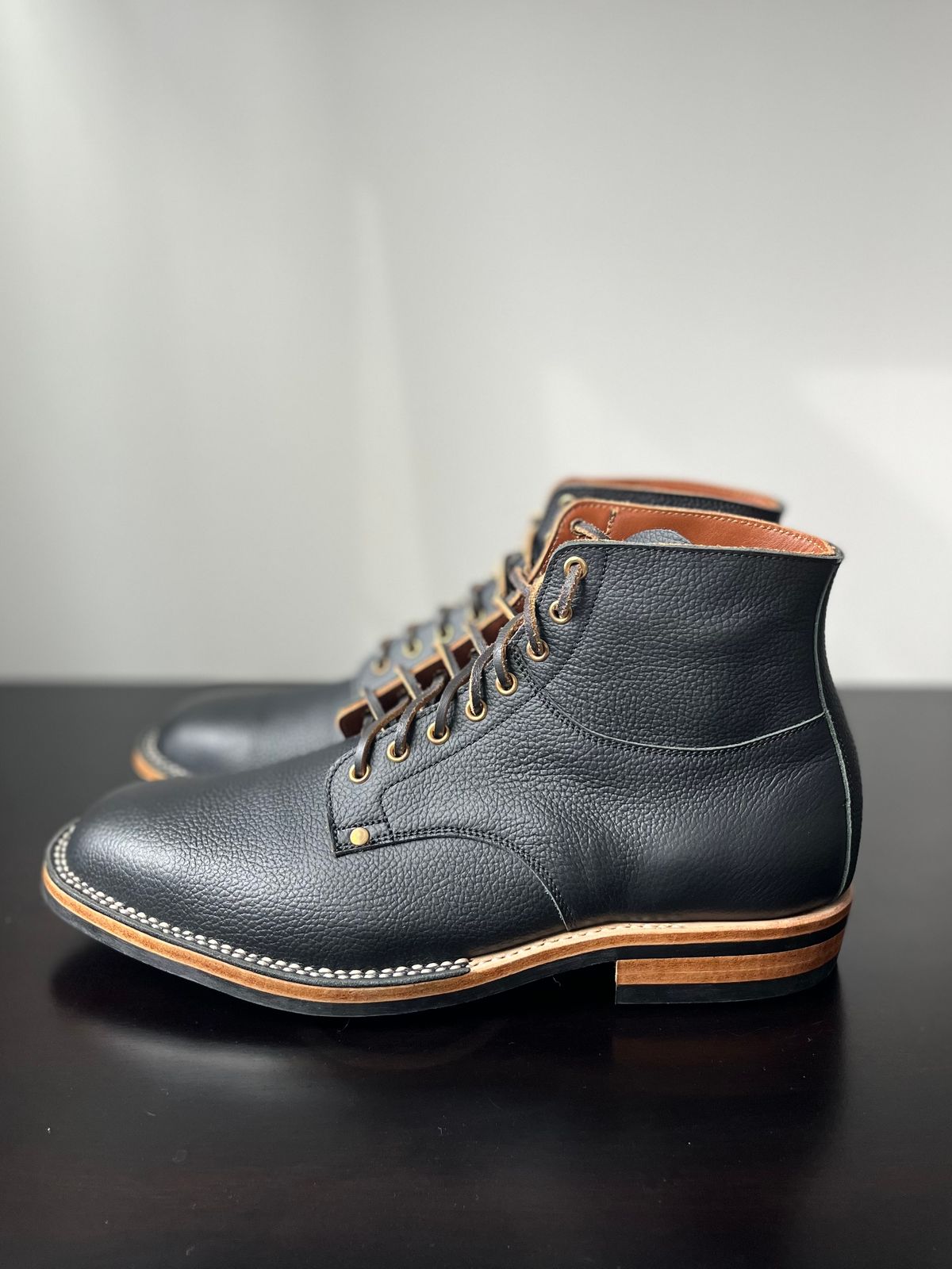 Photo by Harrison on October 1, 2022 of the Østmo Type I in Aarenes Black Chrome Scotchgrain.