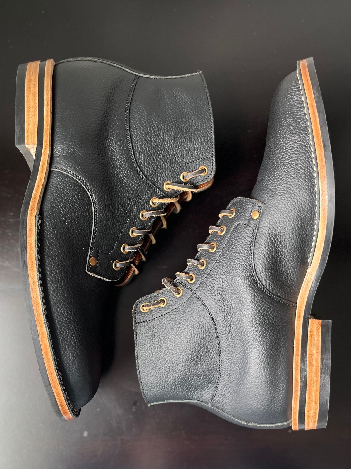 Photo by Harrison on October 1, 2022 of the Østmo Type I in Aarenes Black Chrome Scotchgrain.