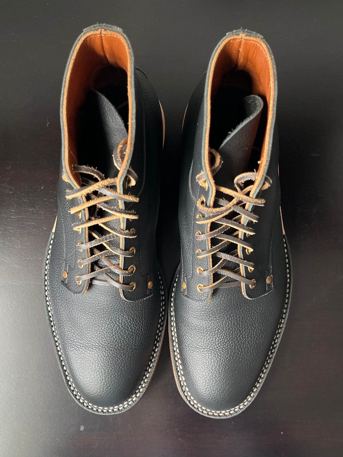 Photo by Harrison on October 1, 2022 of the Østmo Type I in Aarenes Black Chrome Scotchgrain.