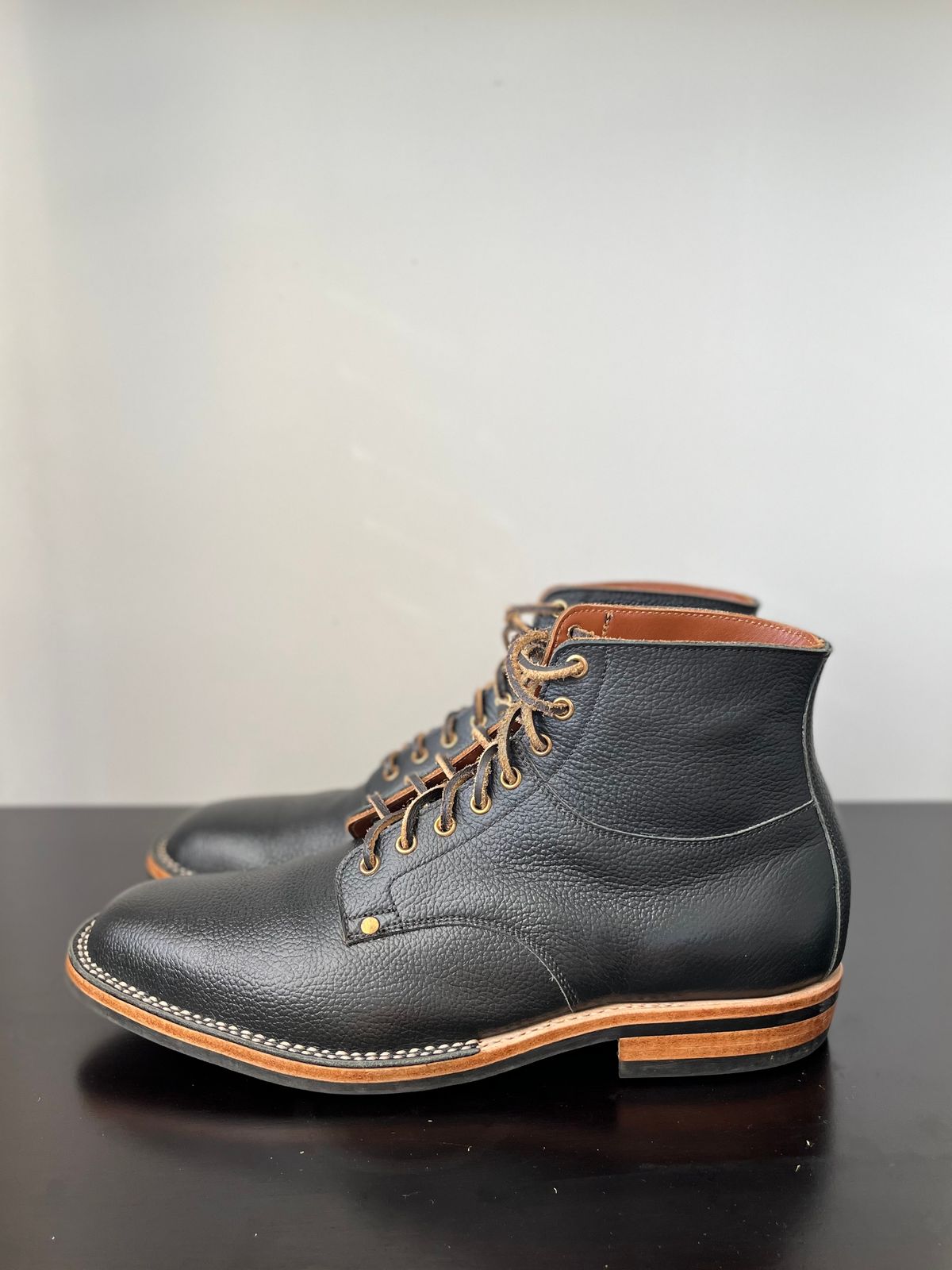 Photo by Harrison on November 4, 2022 of the Østmo Type I in Aarenes Black Chrome Scotchgrain.