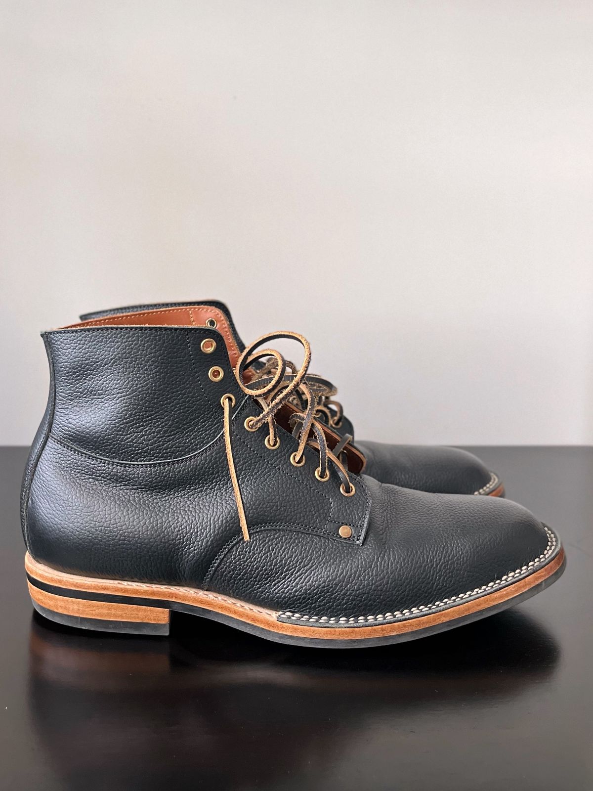 Photo by Harrison on December 3, 2022 of the Østmo Type I in Aarenes Black Chrome Scotchgrain.