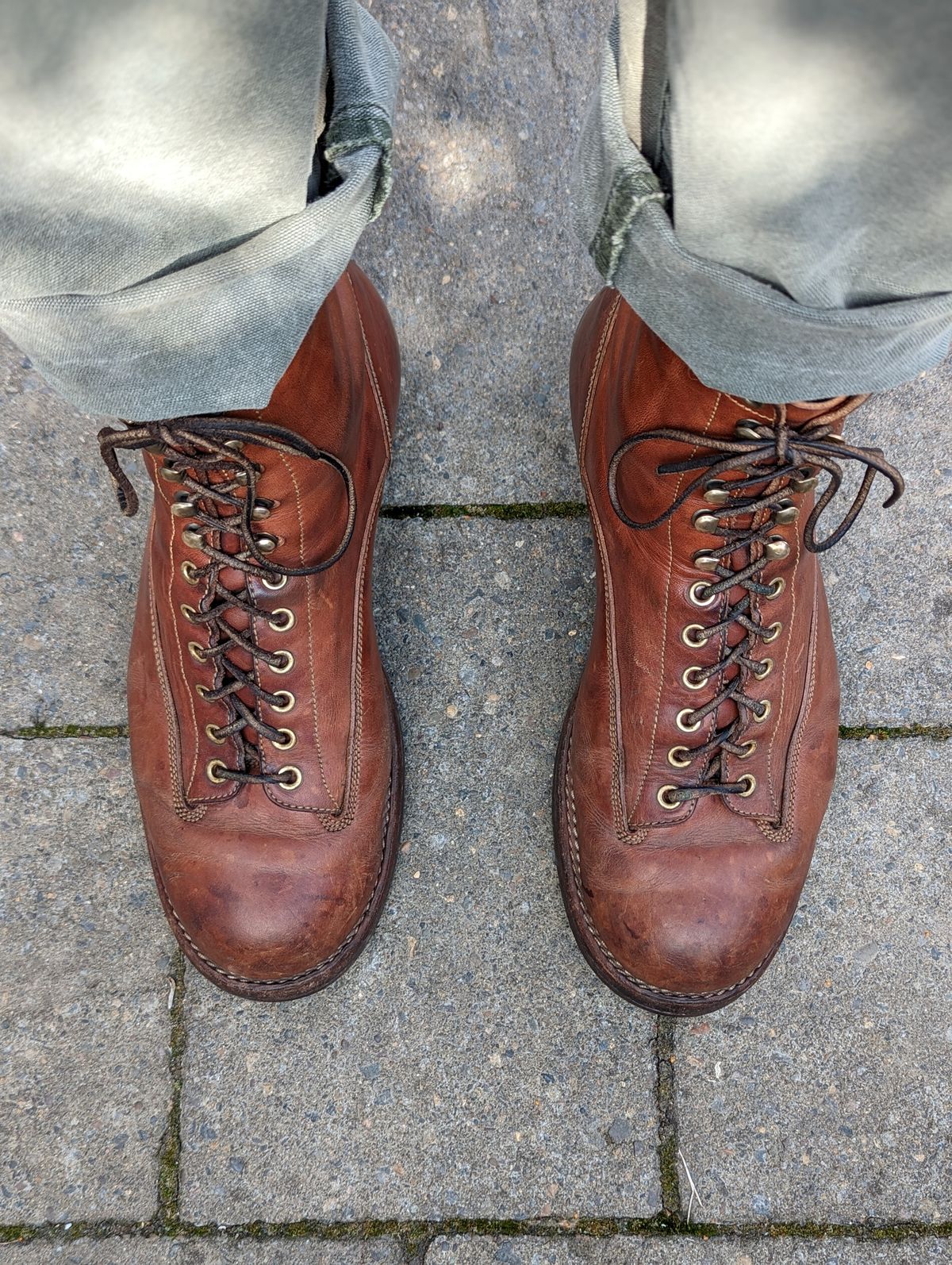 Photo by CanardGris on October 6, 2022 of the Onderhoud LCV01 Lineman Boot in Wickett & Craig Buck Brown Traditional Harness.