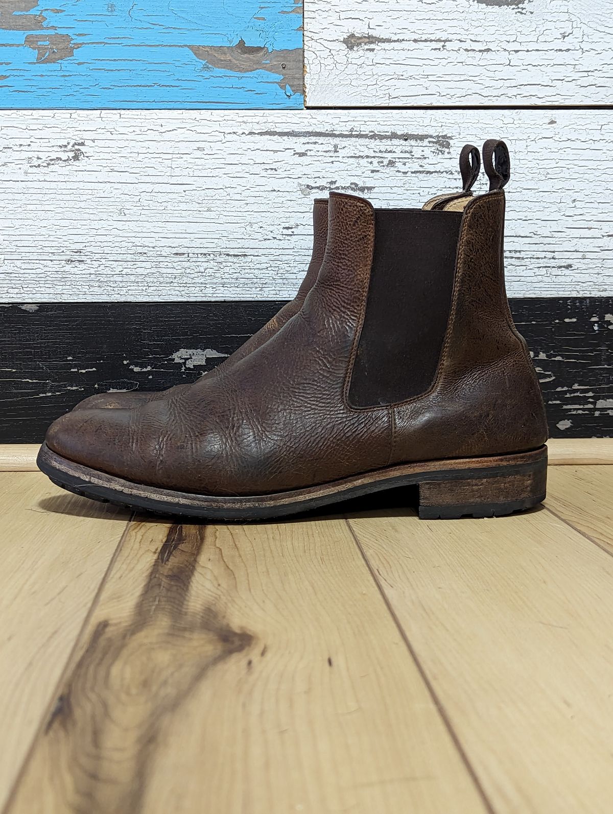 Photo by CanardGris on February 6, 2023 of the Mark Albert Chelsea Boot in Unlisted Leather.