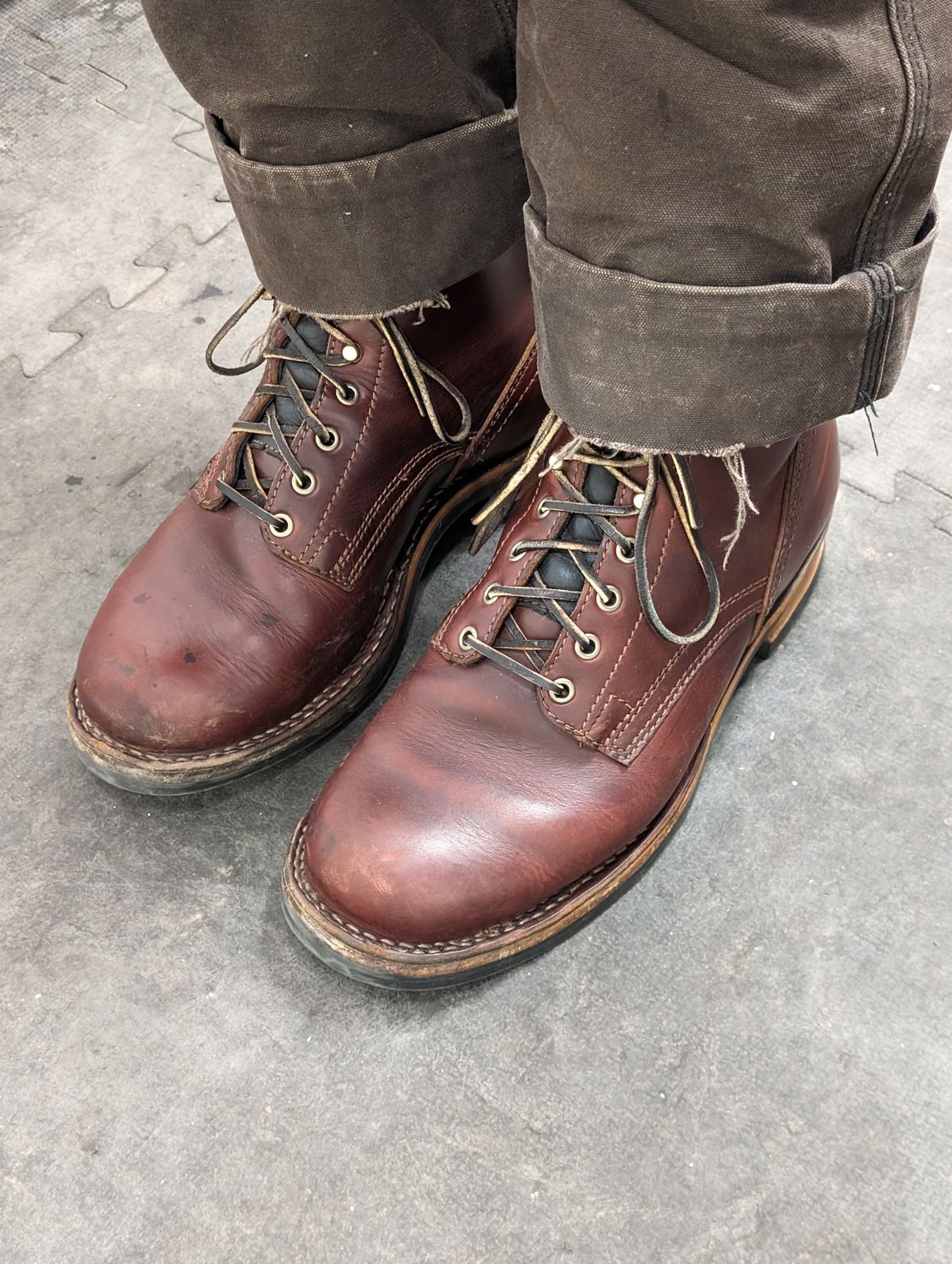 Photo by CanardGris on January 19, 2024 of the Drew's Boots 6-Inch Contractor in Rogue Smooth.