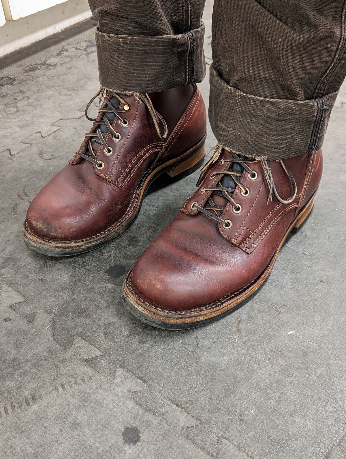 Photo by CanardGris on January 19, 2024 of the Drew's Boots 6-Inch Contractor in Rogue Smooth.