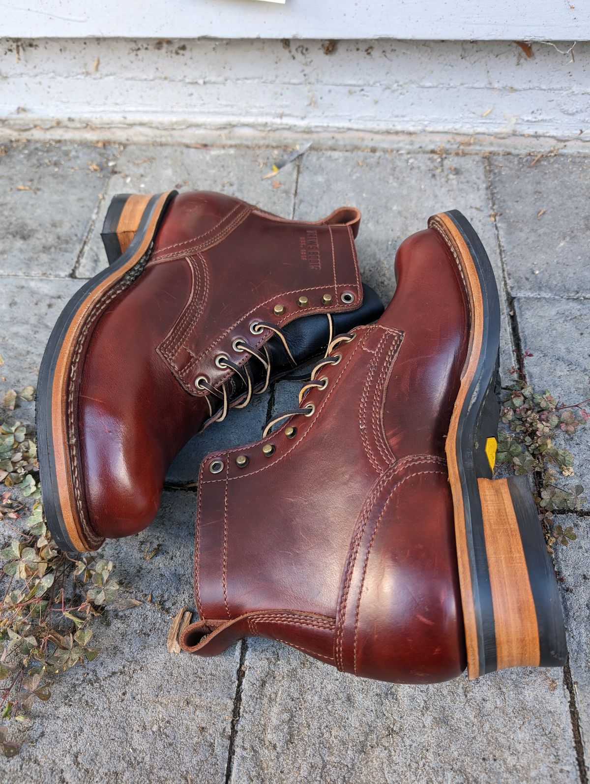 Photo by CanardGris on November 2, 2023 of the Drew's Boots 6-Inch Contractor in Rogue Smooth.