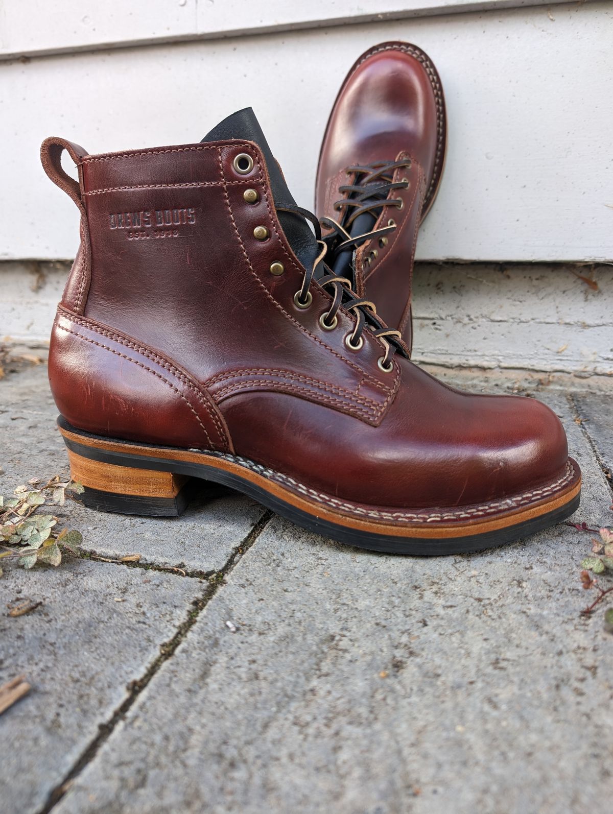 Photo by CanardGris on November 2, 2023 of the Drew's Boots 6-Inch Contractor in Rogue Smooth.