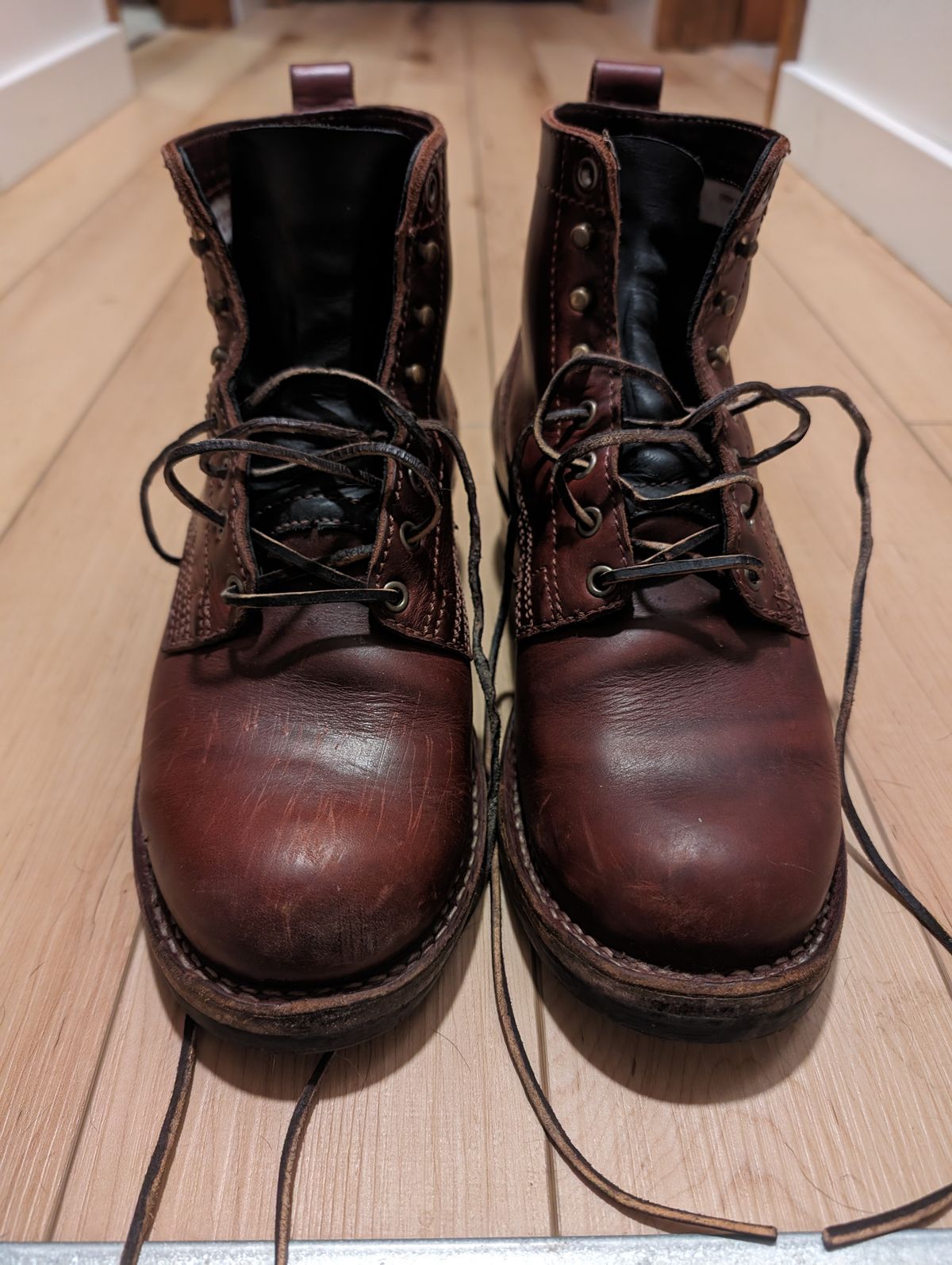 Photo by CanardGris on December 19, 2023 of the Drew's Boots 6-Inch Contractor in Rogue Smooth.