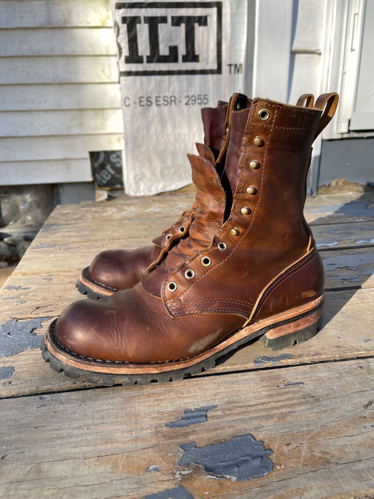 Photo by advancedbuffalo on April 15, 2023 of the Nicks Overlander in Horween Orange Predator.