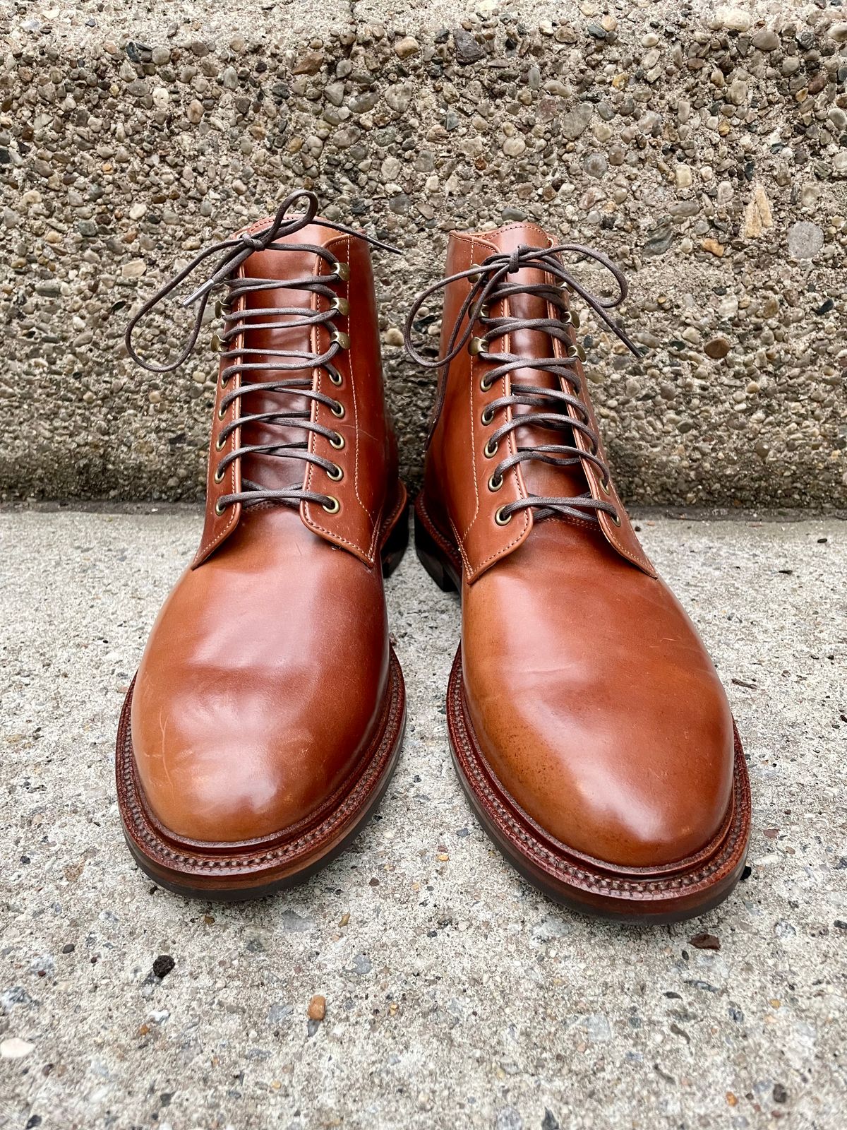 Photo by solestandcool on October 1, 2022 of the Grant Stone Edward Boot in Horween Honey Glazed Shell Cordovan.