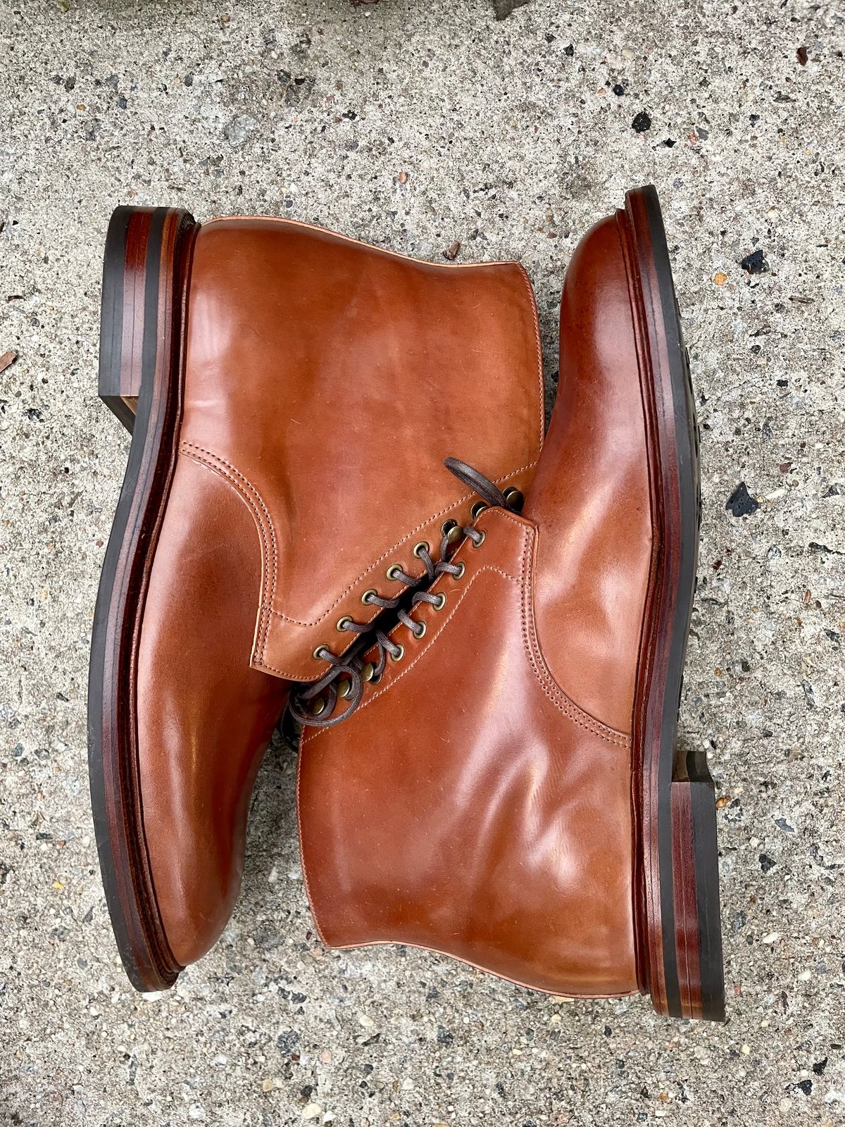 Photo by solestandcool on October 1, 2022 of the Grant Stone Edward Boot in Horween Honey Glazed Shell Cordovan.