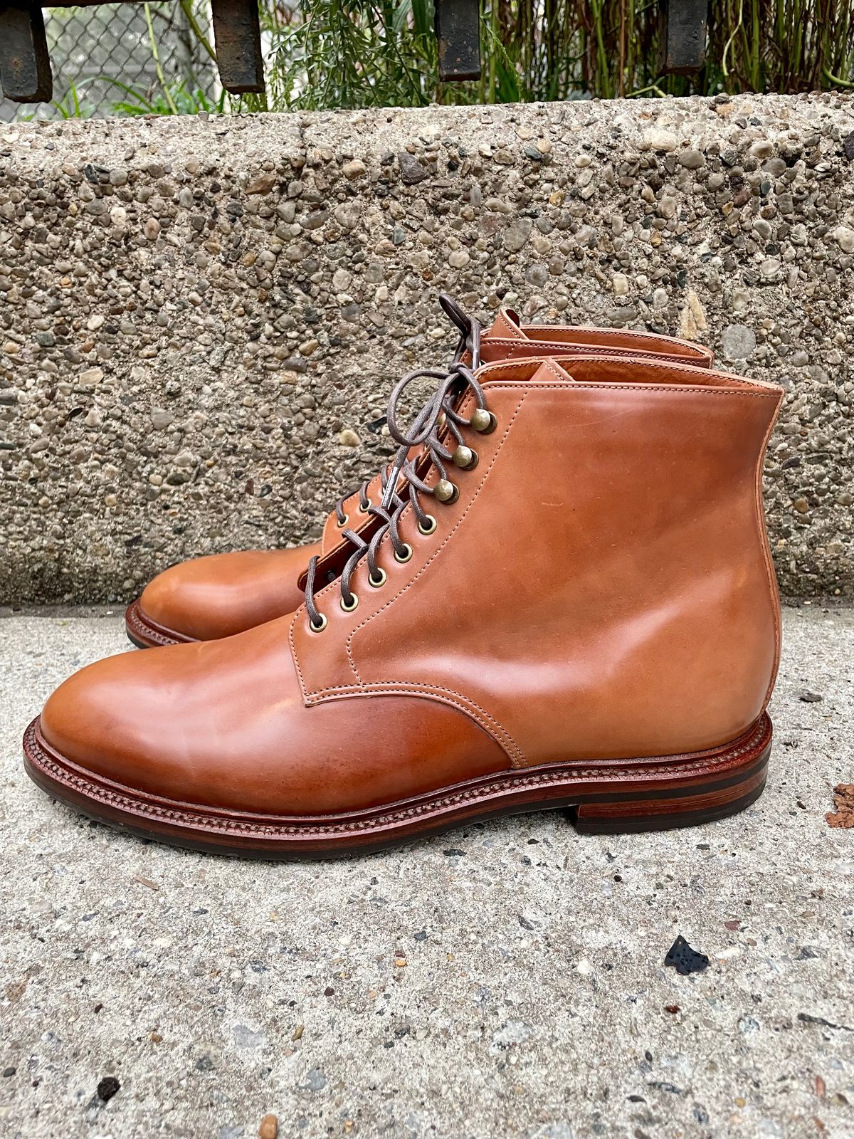 Photo by solestandcool on October 1, 2022 of the Grant Stone Edward Boot in Horween Honey Glazed Shell Cordovan.