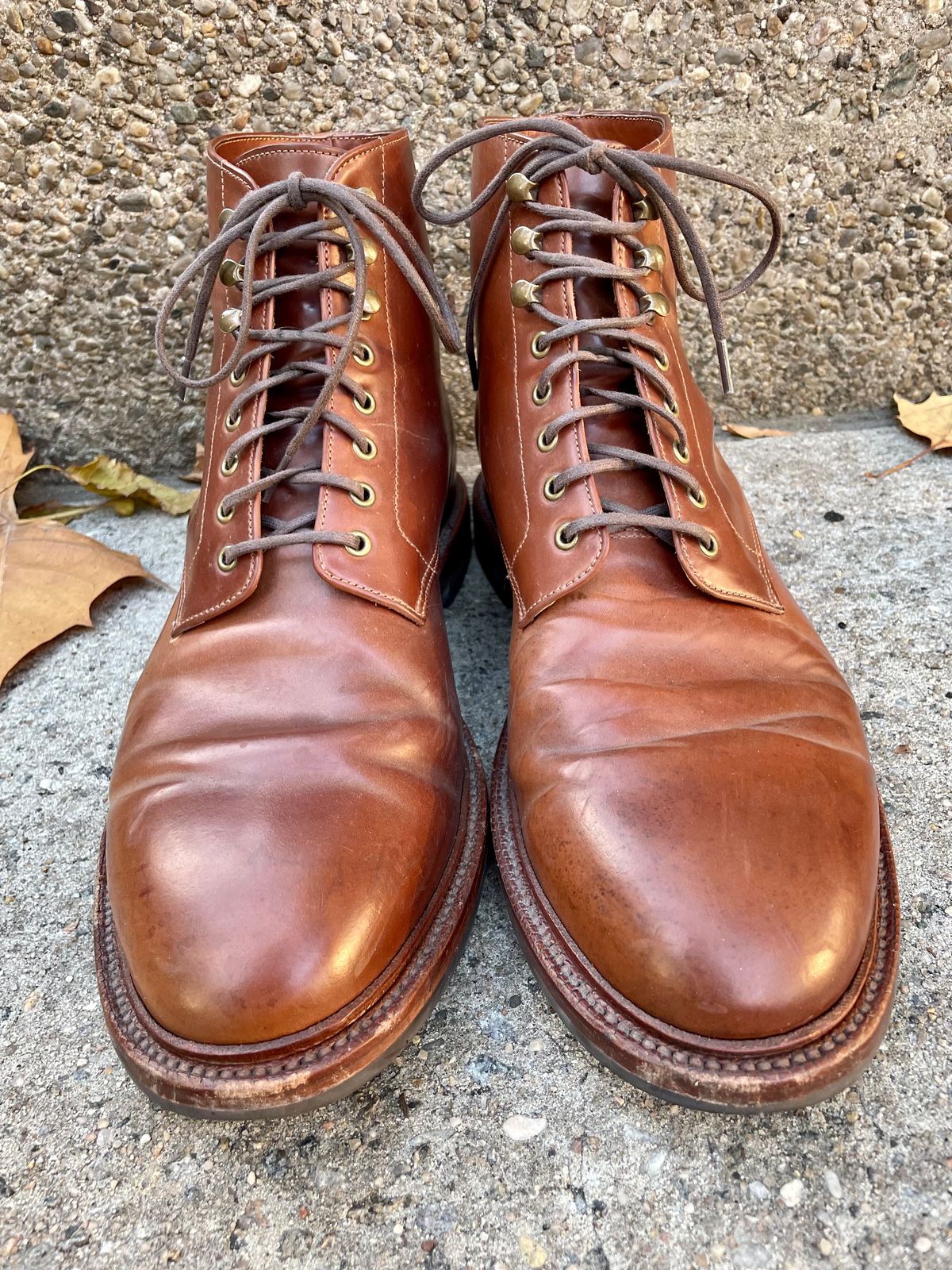 Photo by solestandcool on November 5, 2022 of the Grant Stone Edward Boot in Horween Honey Glazed Shell Cordovan.