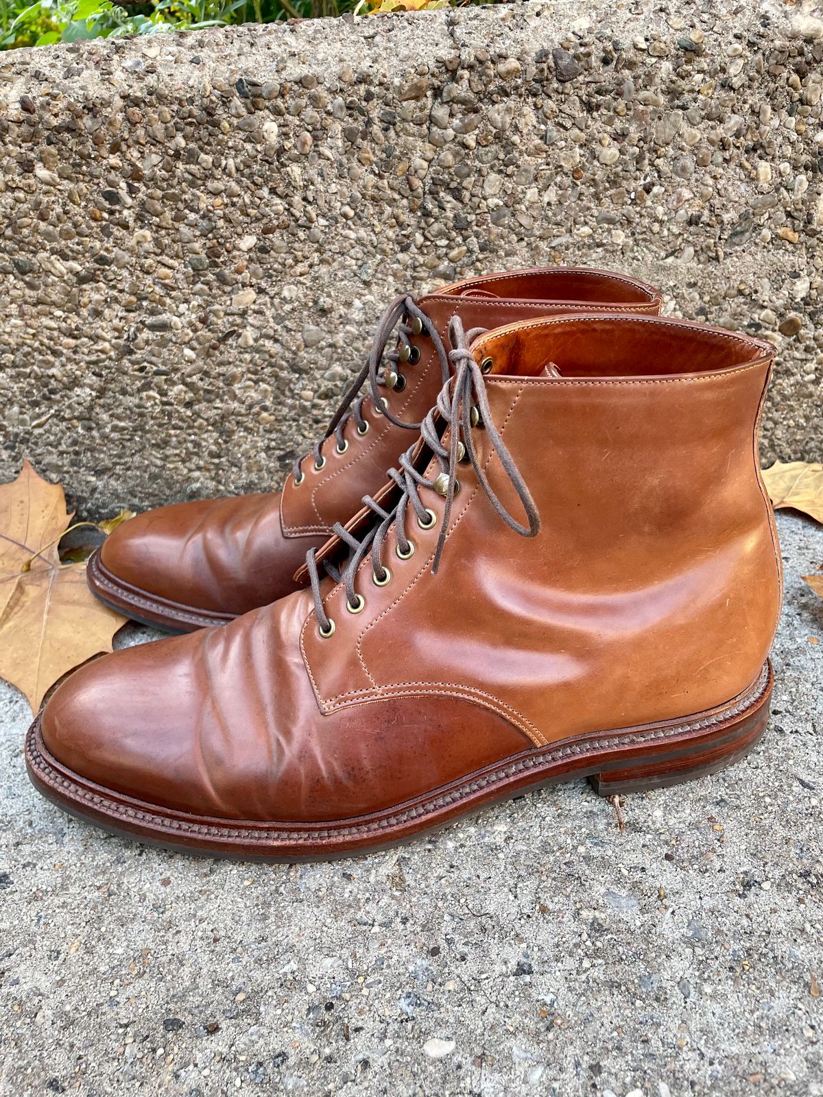 Photo by solestandcool on November 5, 2022 of the Grant Stone Edward Boot in Horween Honey Glazed Shell Cordovan.