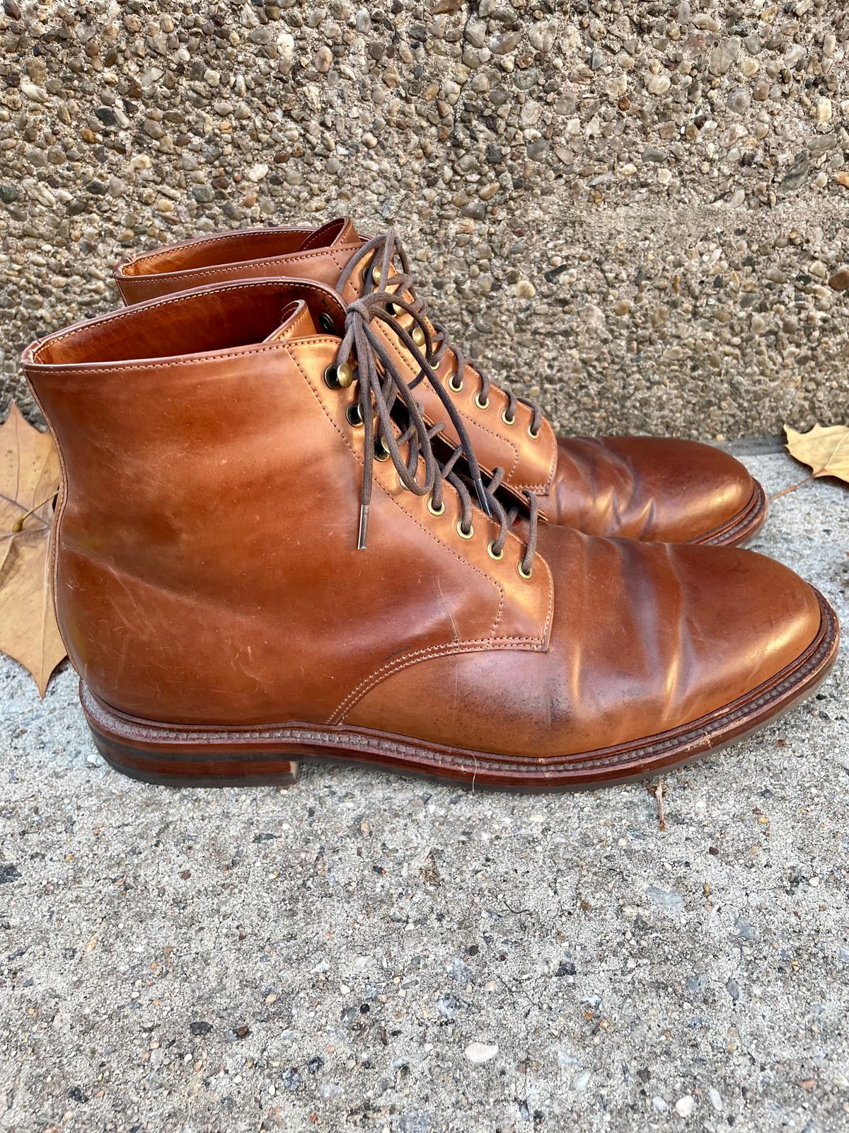 Photo by solestandcool on November 5, 2022 of the Grant Stone Edward Boot in Horween Honey Glazed Shell Cordovan.