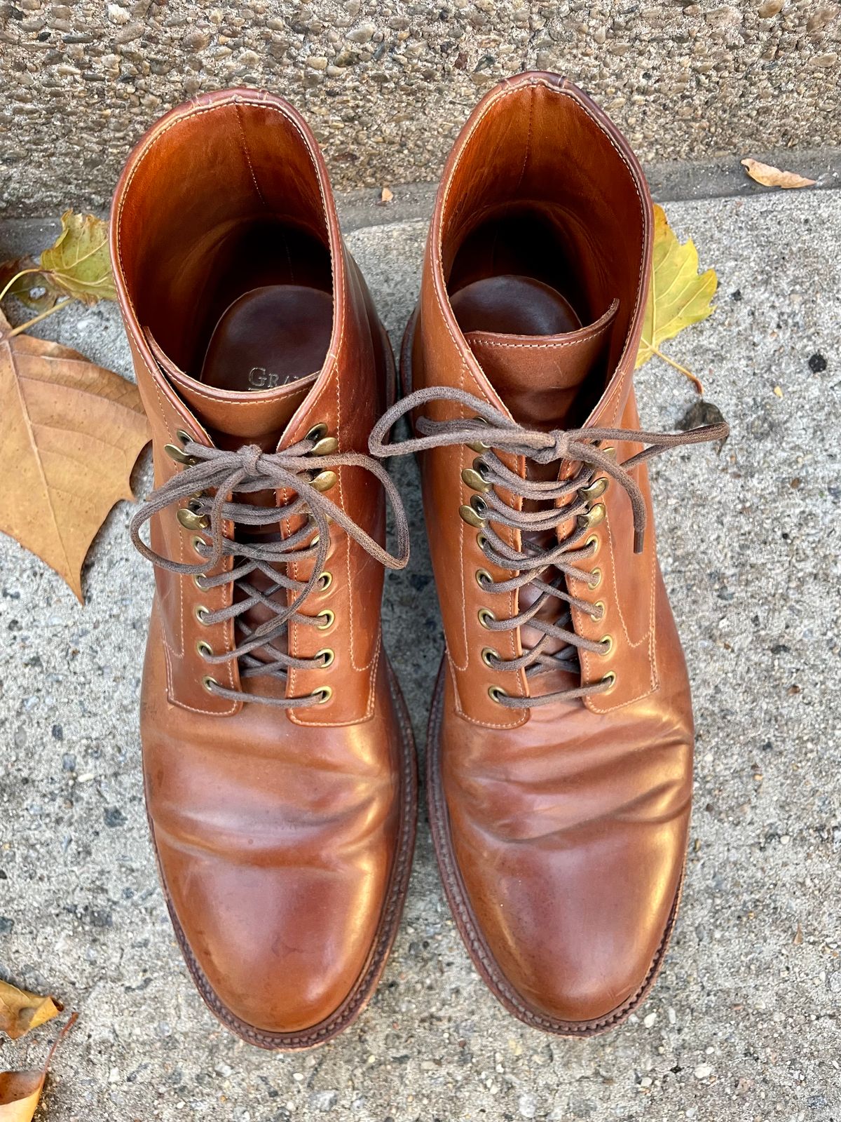 Photo by solestandcool on November 5, 2022 of the Grant Stone Edward Boot in Horween Honey Glazed Shell Cordovan.