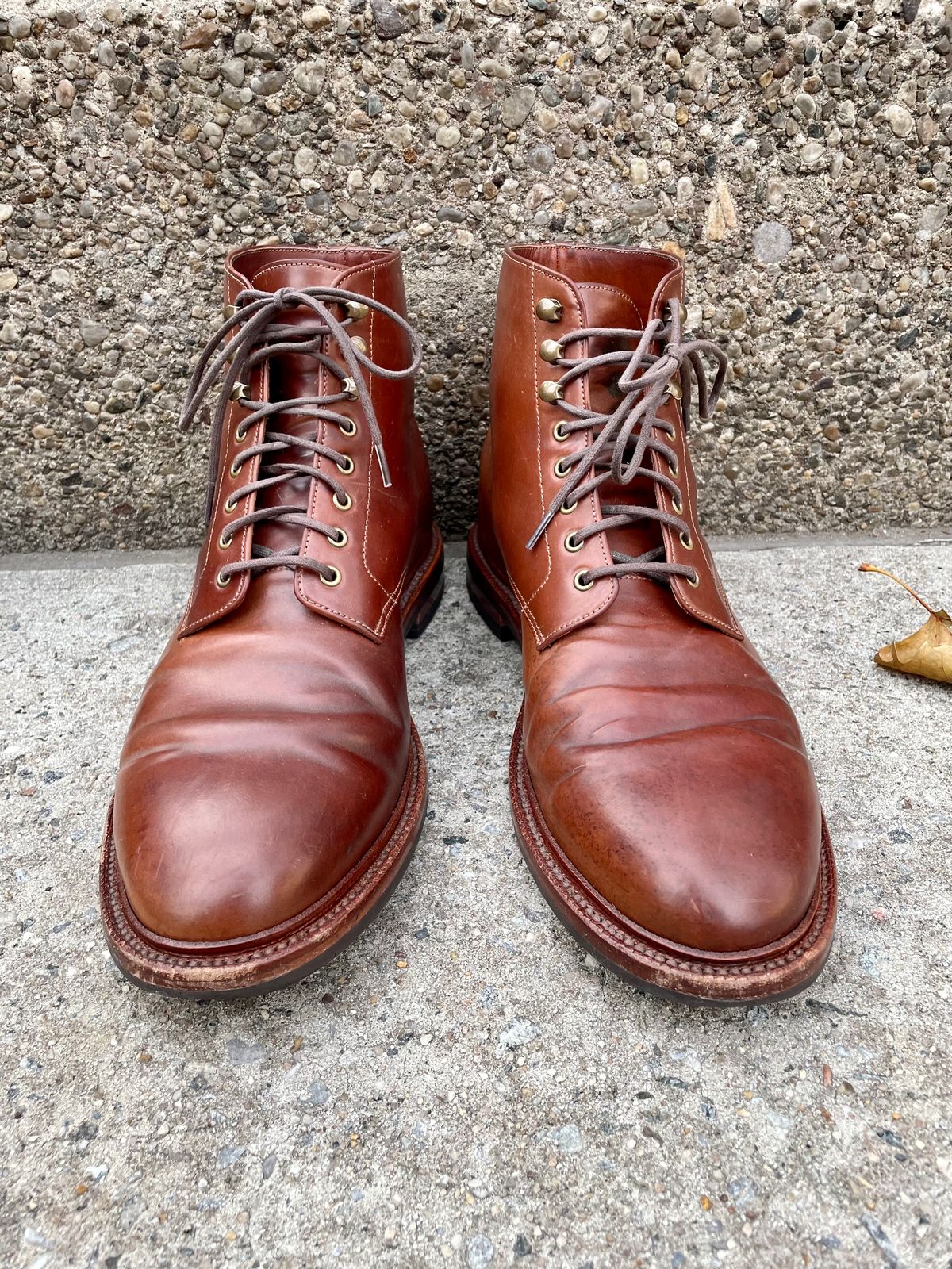 Photo by solestandcool on December 4, 2022 of the Grant Stone Edward Boot in Horween Honey Glazed Shell Cordovan.