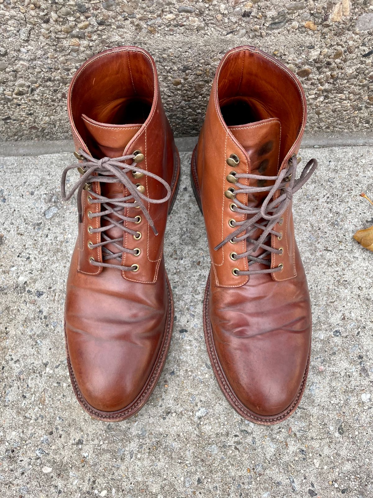 Photo by solestandcool on December 4, 2022 of the Grant Stone Edward Boot in Horween Honey Glazed Shell Cordovan.