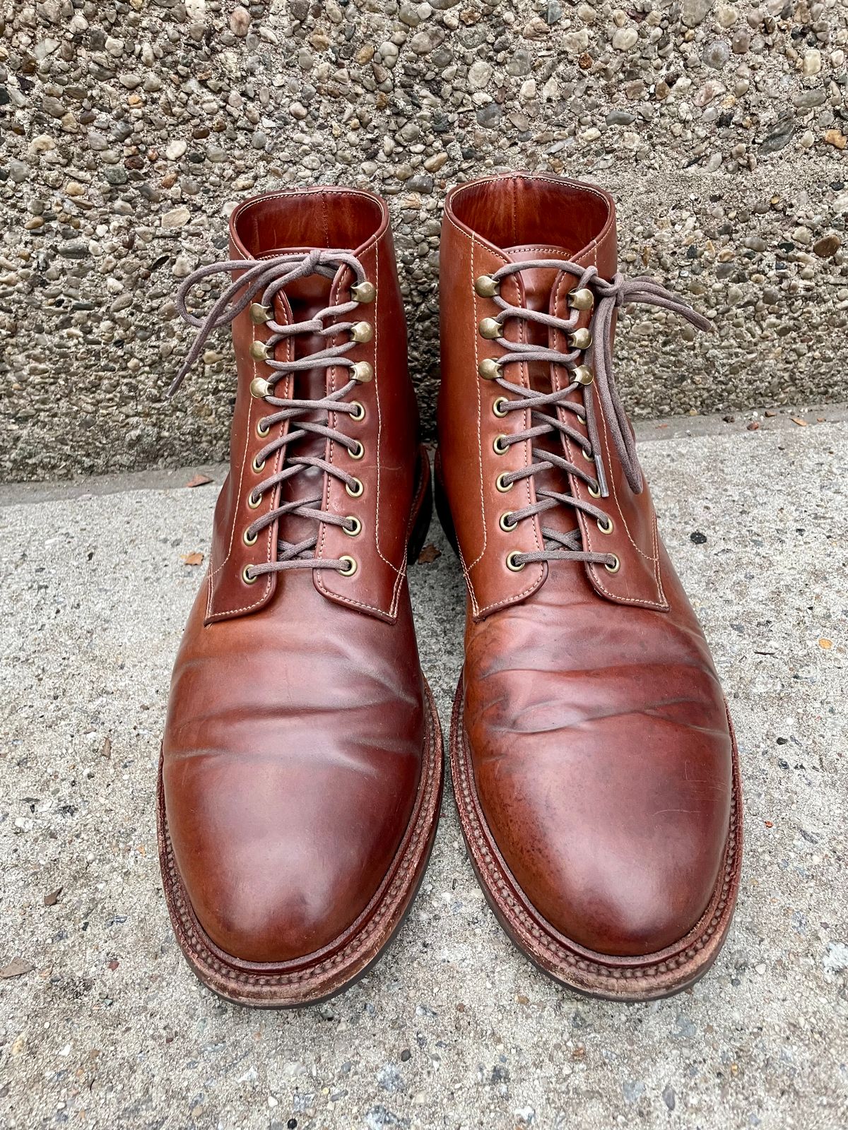 Photo by solestandcool on January 2, 2023 of the Grant Stone Edward Boot in Horween Honey Glazed Shell Cordovan.