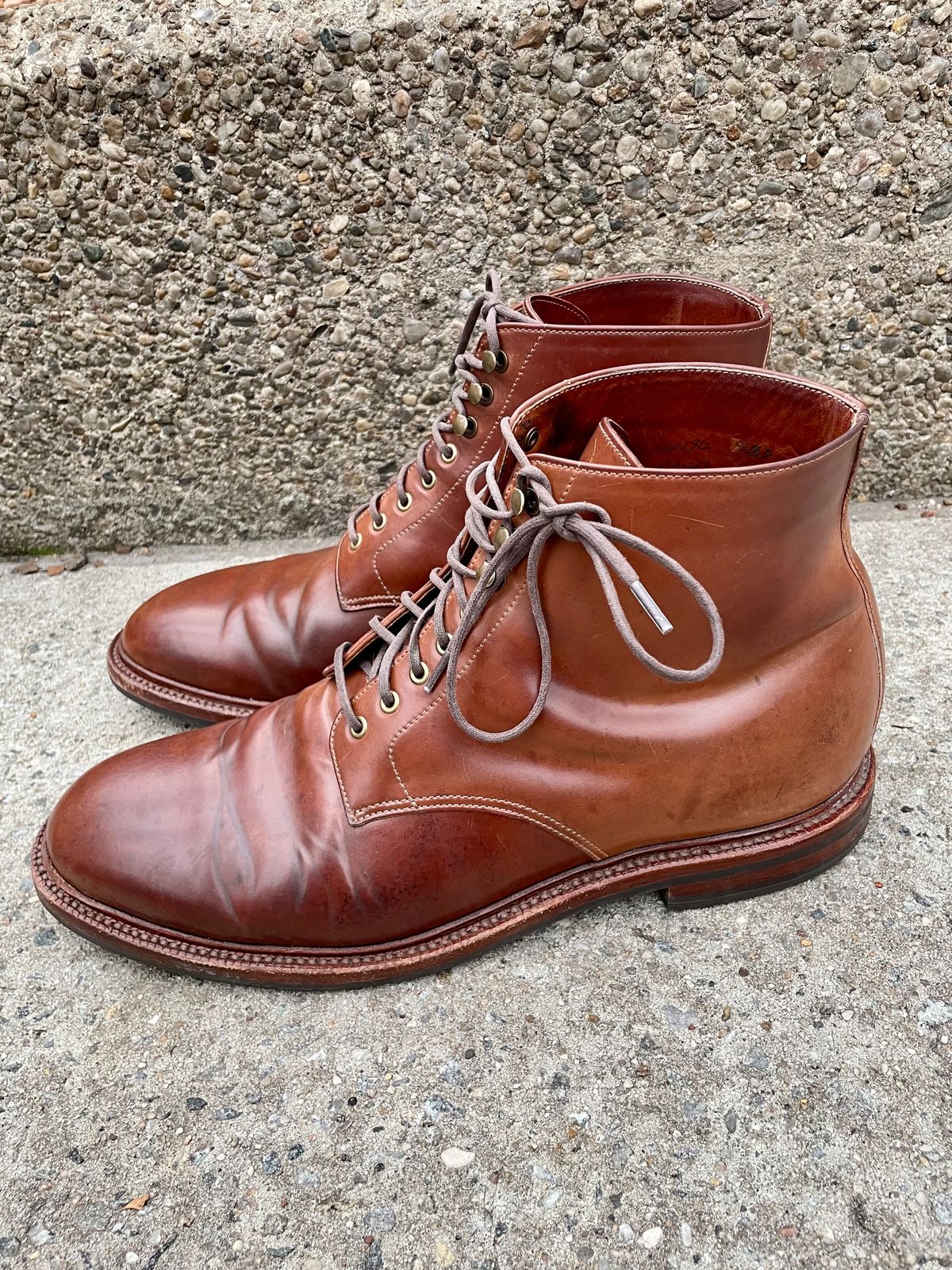 Photo by solestandcool on January 2, 2023 of the Grant Stone Edward Boot in Horween Honey Glazed Shell Cordovan.
