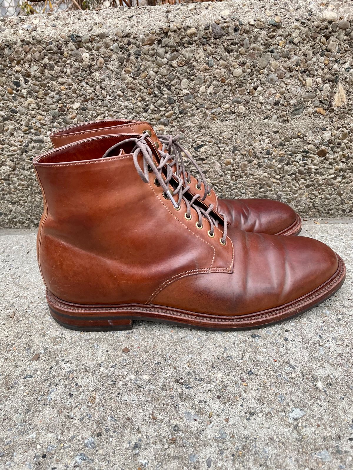 Photo by solestandcool on January 2, 2023 of the Grant Stone Edward Boot in Horween Honey Glazed Shell Cordovan.