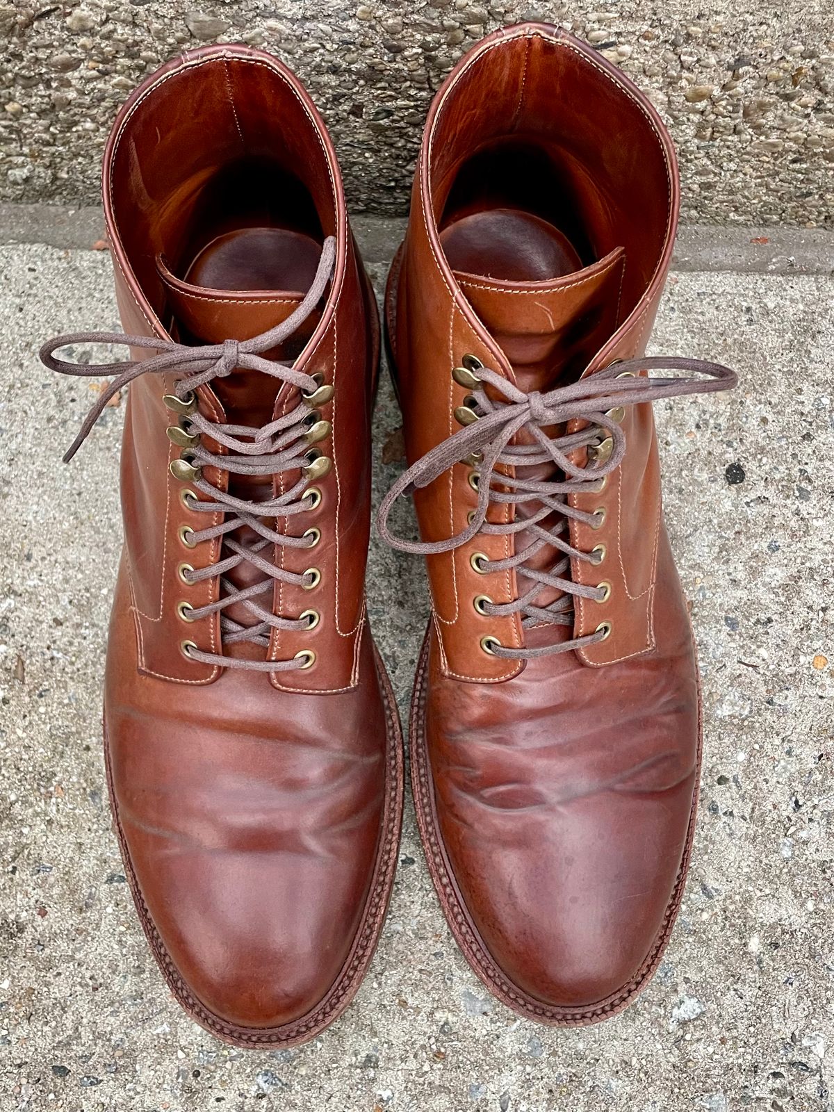 Photo by solestandcool on January 2, 2023 of the Grant Stone Edward Boot in Horween Honey Glazed Shell Cordovan.