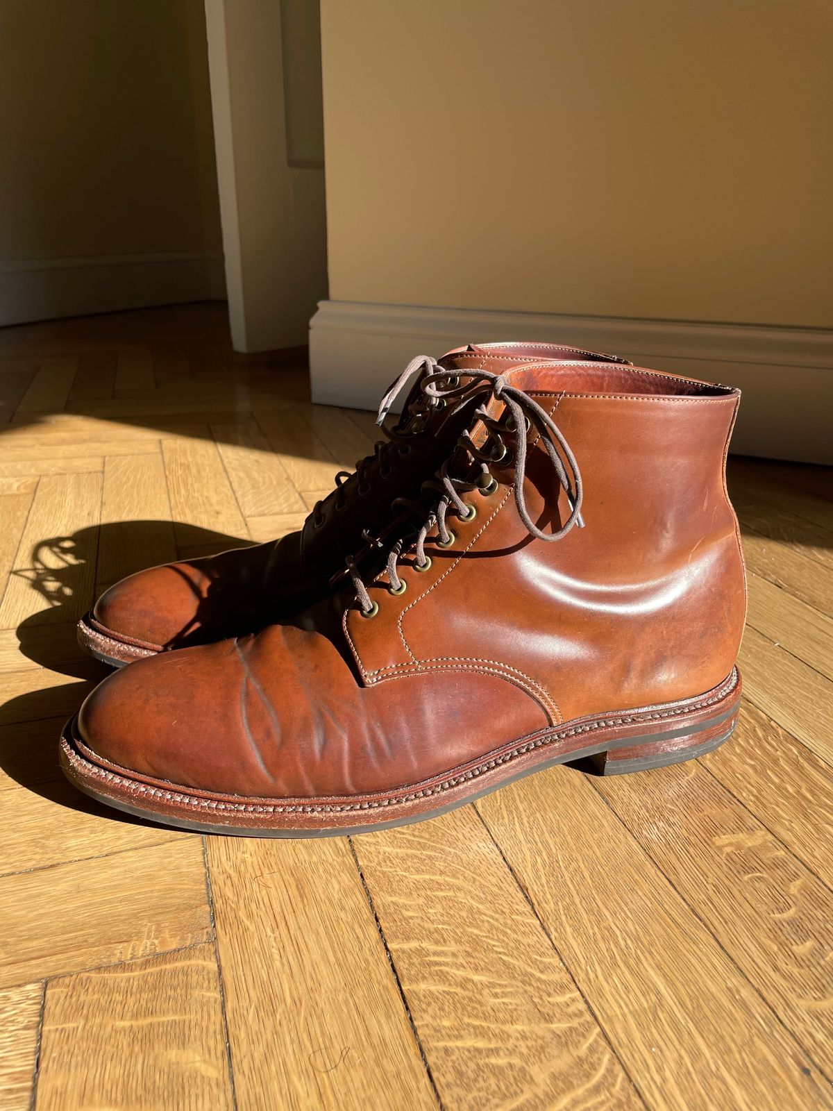 Photo by solestandcool on February 4, 2023 of the Grant Stone Edward Boot in Horween Honey Glazed Shell Cordovan.