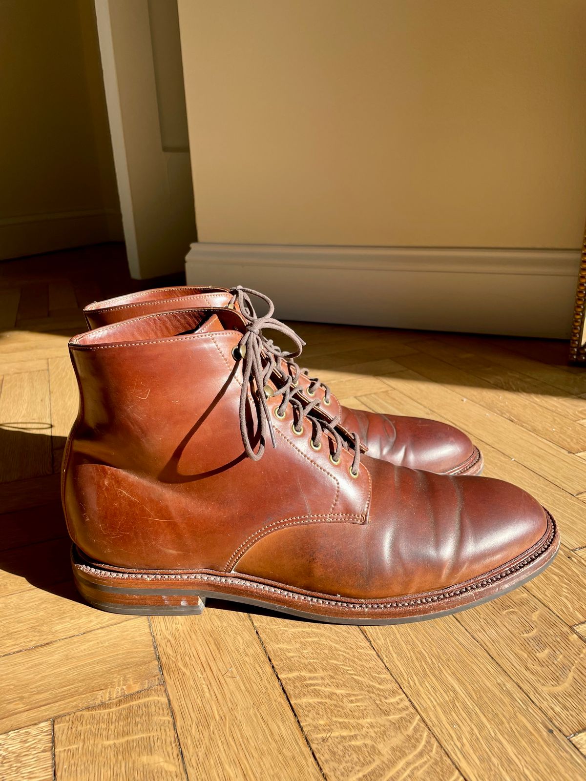 Photo by solestandcool on February 4, 2023 of the Grant Stone Edward Boot in Horween Honey Glazed Shell Cordovan.