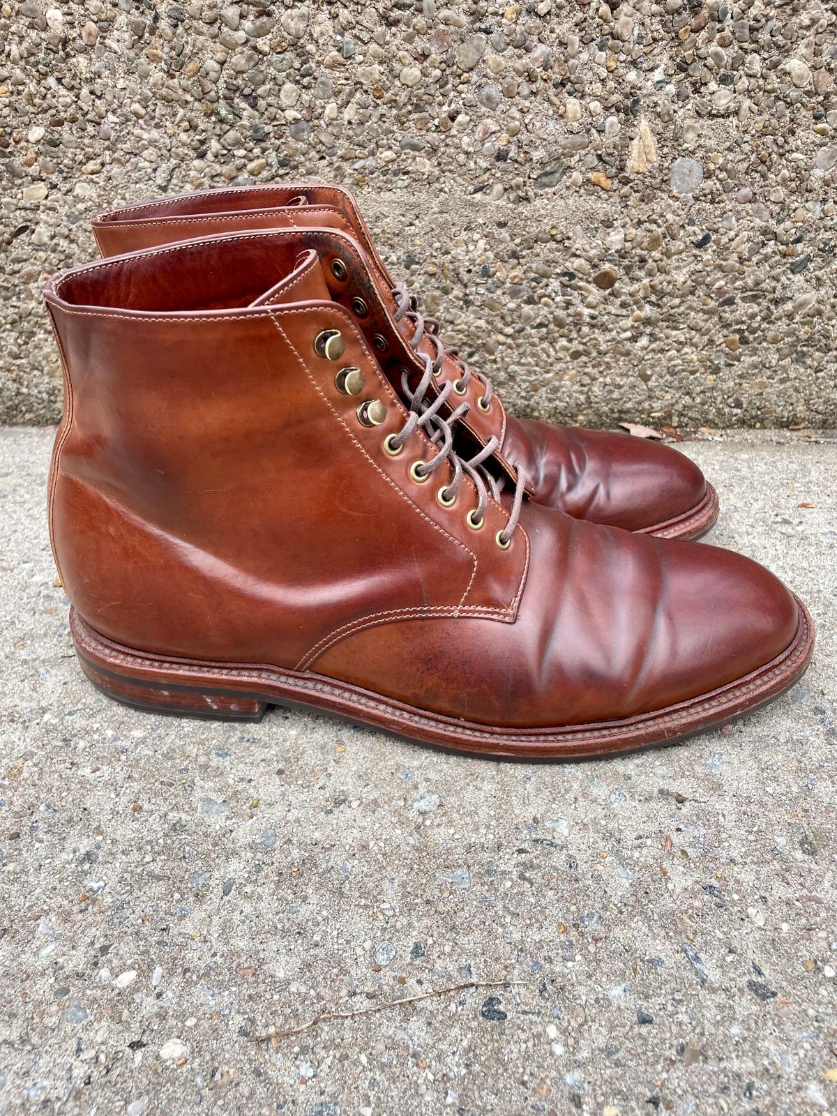 Photo by solestandcool on March 4, 2023 of the Grant Stone Edward Boot in Horween Honey Glazed Shell Cordovan.