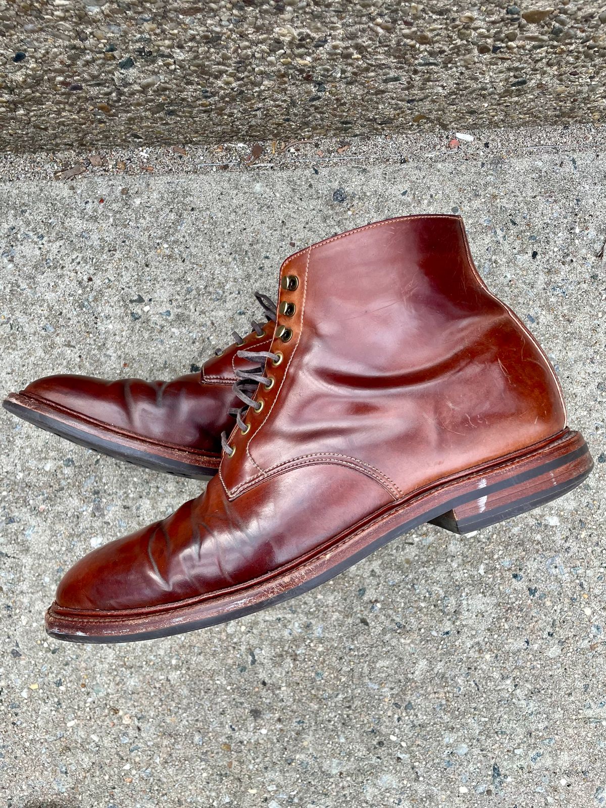 Photo by solestandcool on April 3, 2023 of the Grant Stone Edward Boot in Horween Honey Glazed Shell Cordovan.