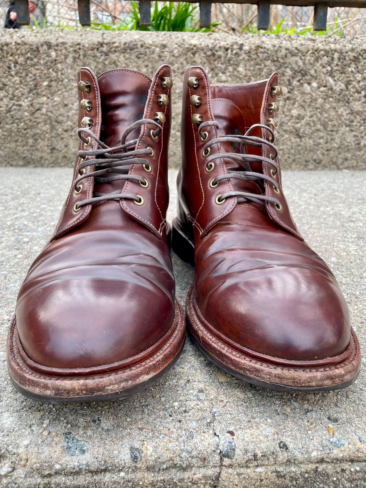 Photo by solestandcool on April 3, 2023 of the Grant Stone Edward Boot in Horween Honey Glazed Shell Cordovan.
