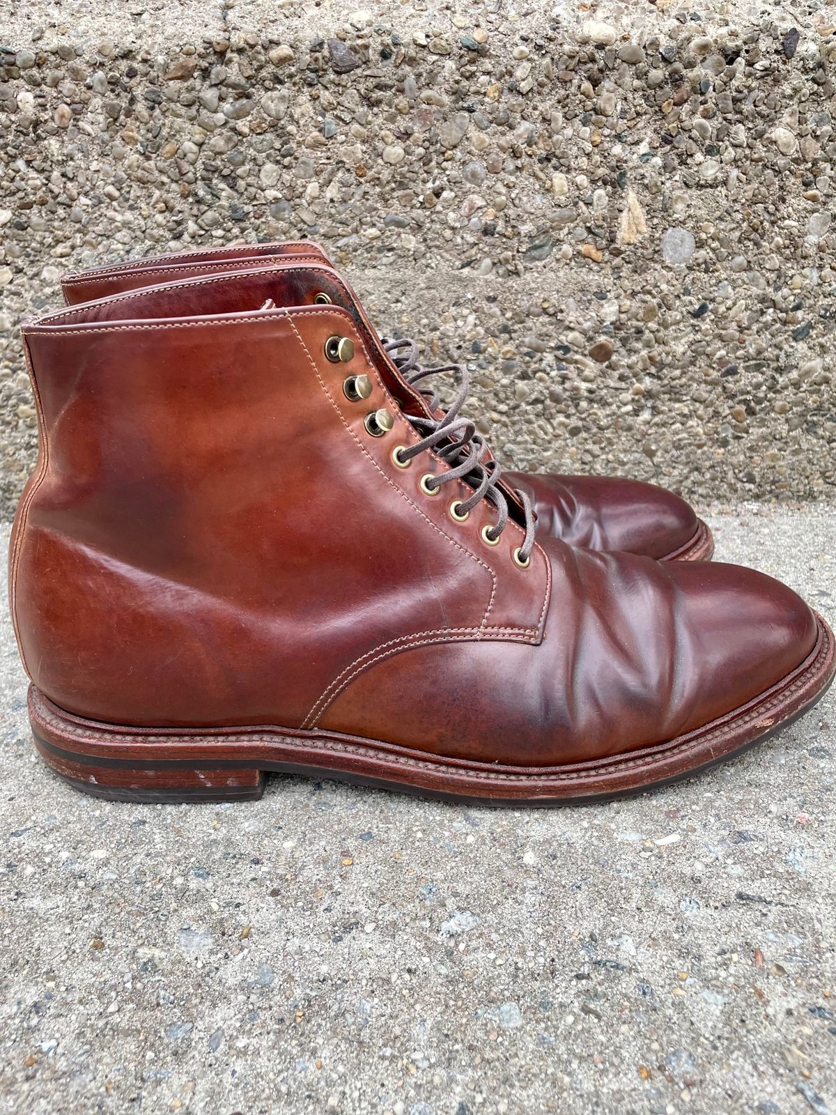 Photo by solestandcool on April 3, 2023 of the Grant Stone Edward Boot in Horween Honey Glazed Shell Cordovan.