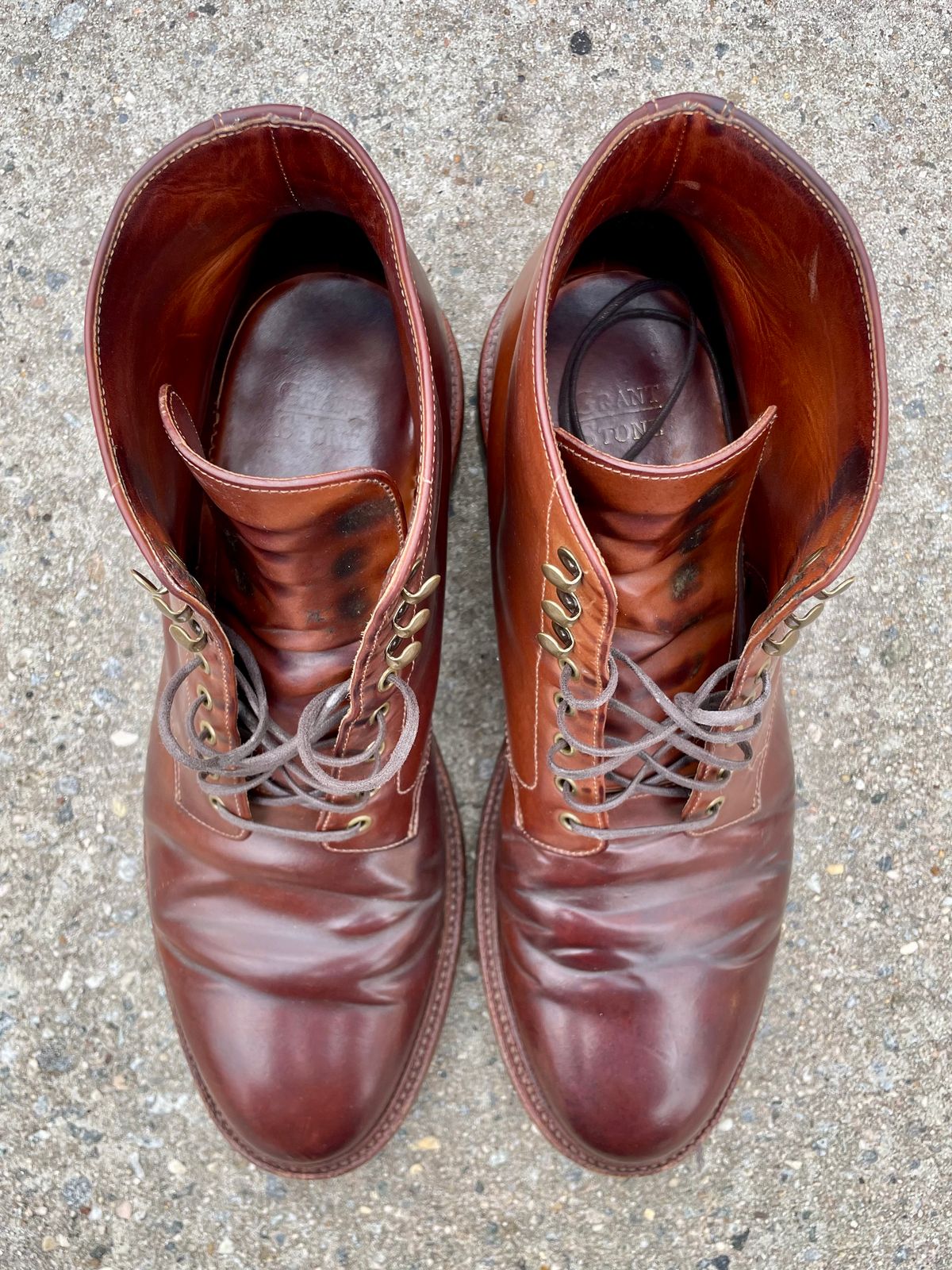 Photo by solestandcool on April 3, 2023 of the Grant Stone Edward Boot in Horween Honey Glazed Shell Cordovan.