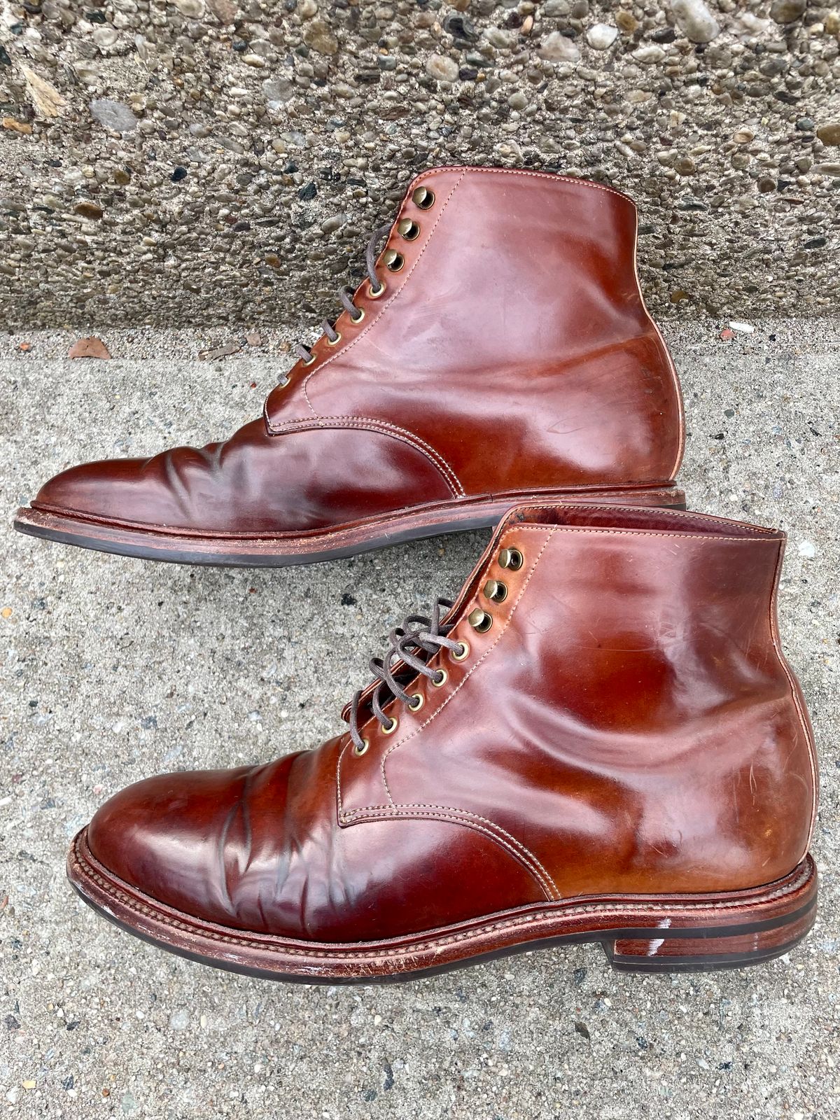 Photo by solestandcool on April 3, 2023 of the Grant Stone Edward Boot in Horween Honey Glazed Shell Cordovan.