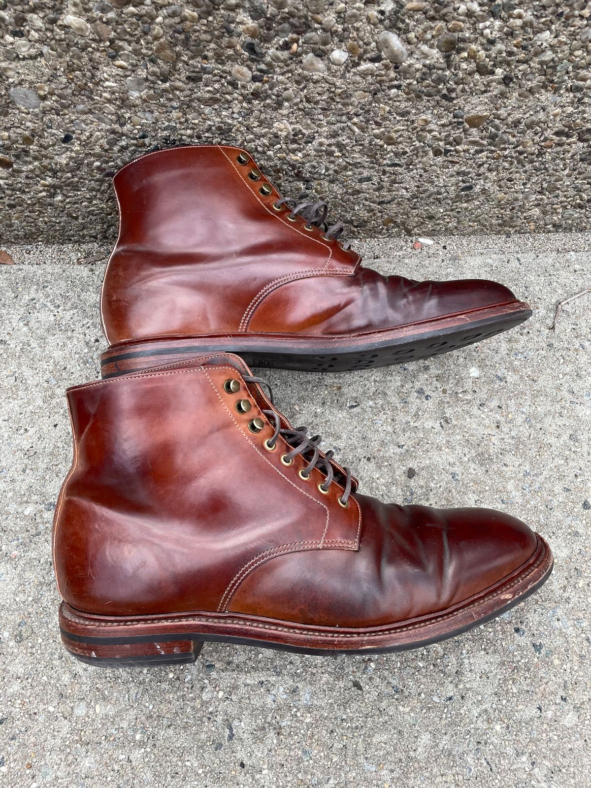 Photo by solestandcool on April 3, 2023 of the Grant Stone Edward Boot in Horween Honey Glazed Shell Cordovan.
