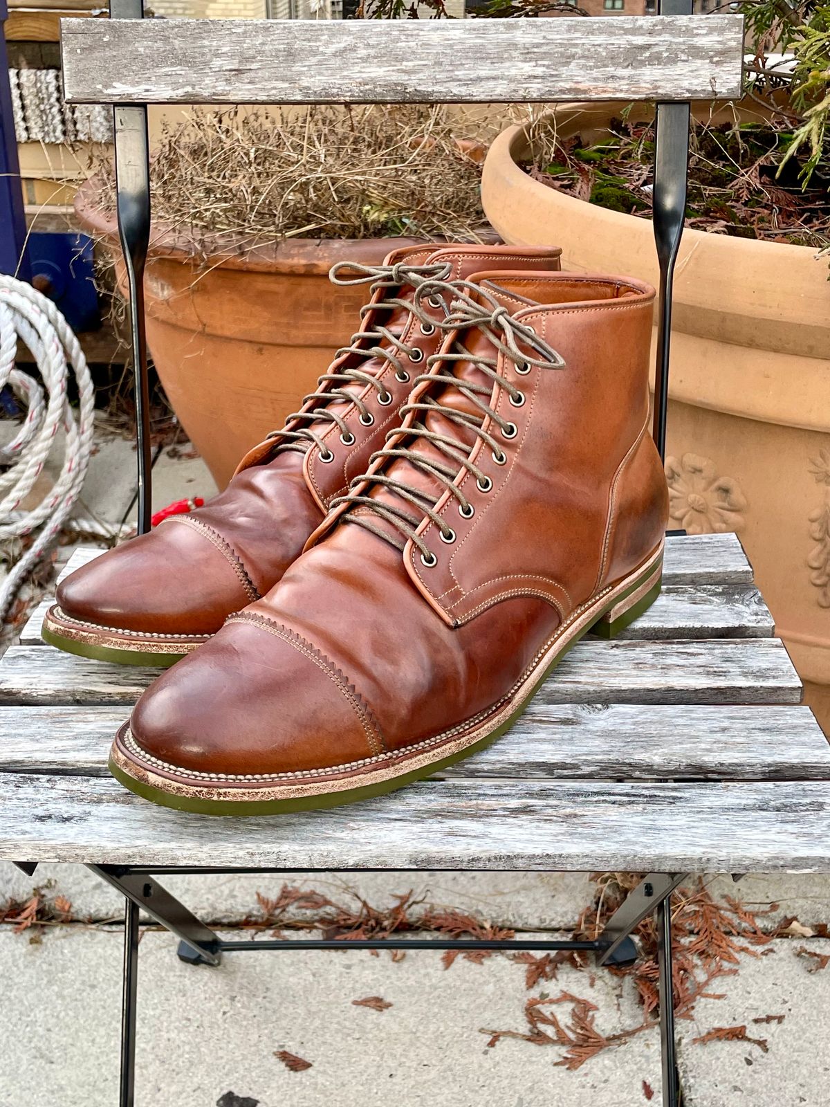 Photo by solestandcool on January 1, 2024 of the Viberg Service Boot PCT in Horween Natural Shell Cordovan.