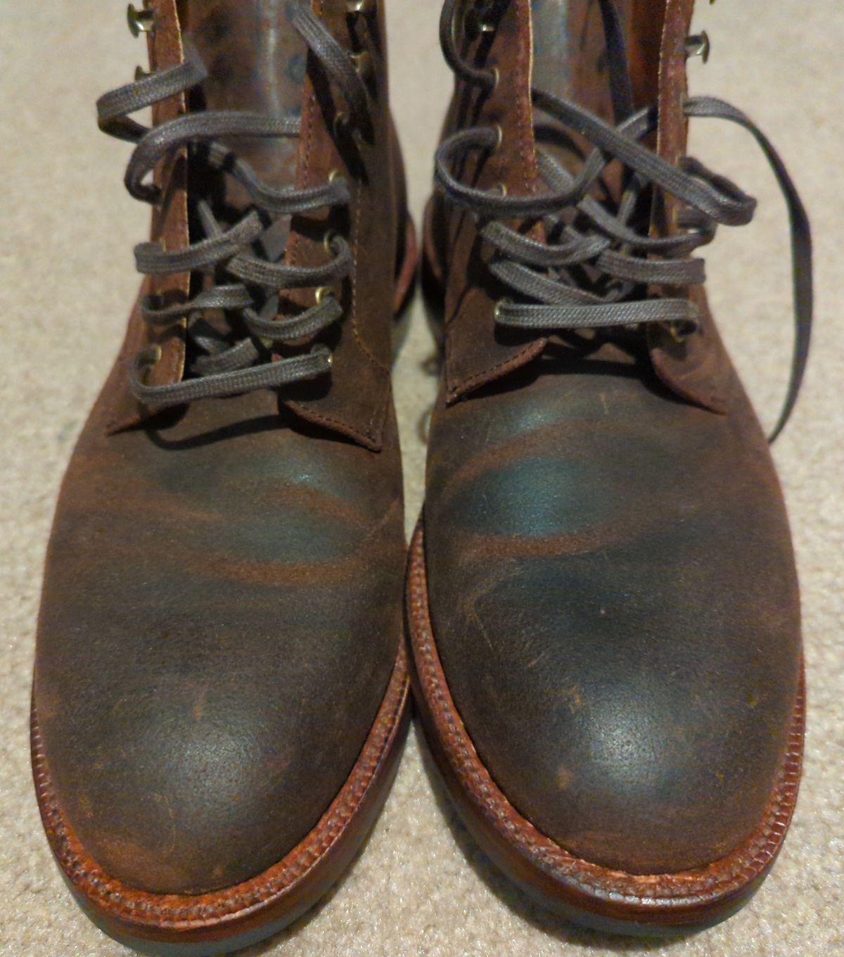 Photo by abrinson on May 11, 2022 of the Grant Stone Edward Boot in C.F. Stead Tobacco Waxy Commander Suede.