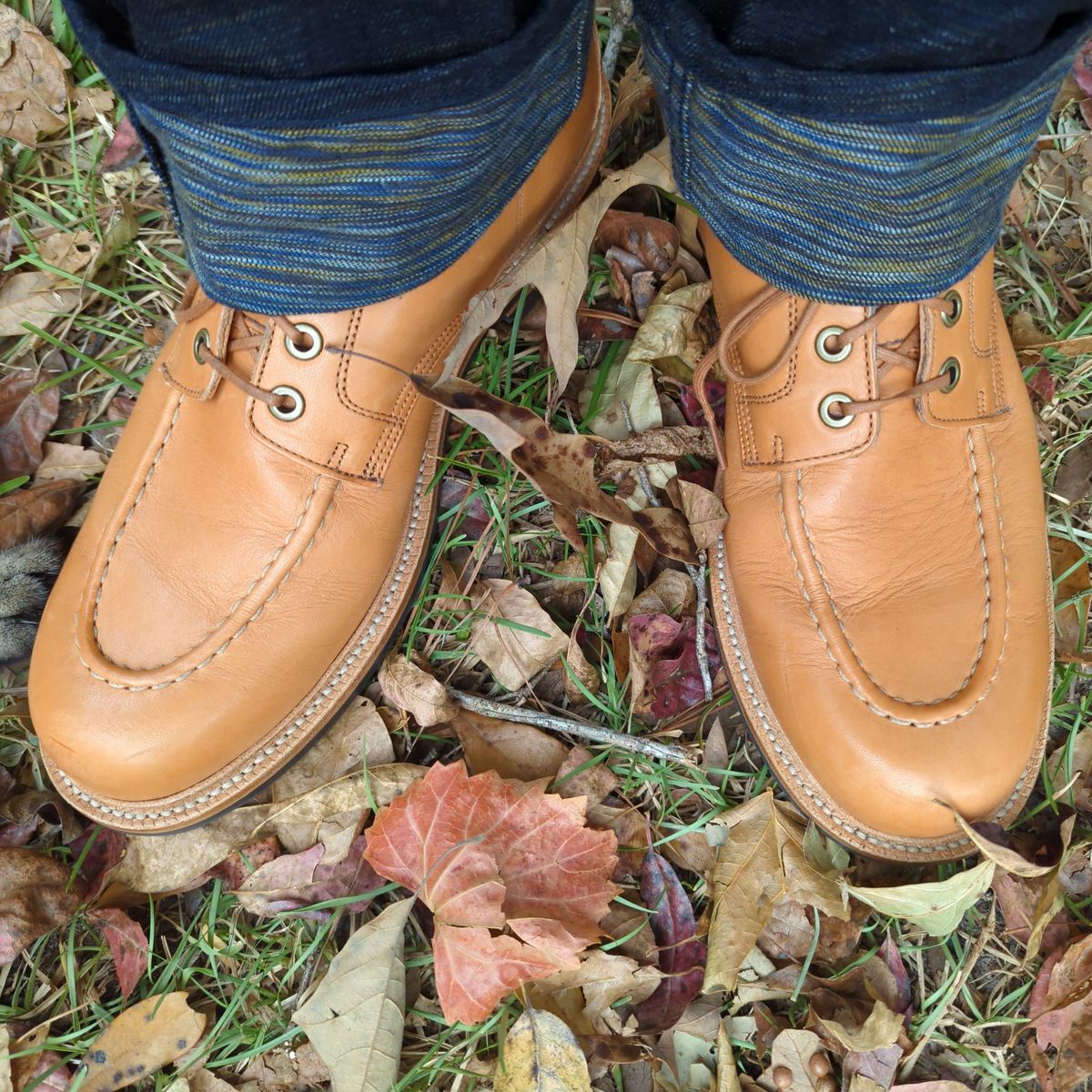 Photo by abrinson on October 12, 2022 of the Grant Stone Brass Boot in Horween Natural Essex.