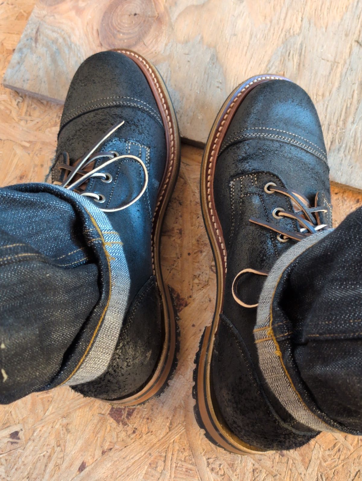 Photo by abrinson on January 17, 2025 of the Truman Cap Toe Boot in Seidel Black Oil Tan Roughout.