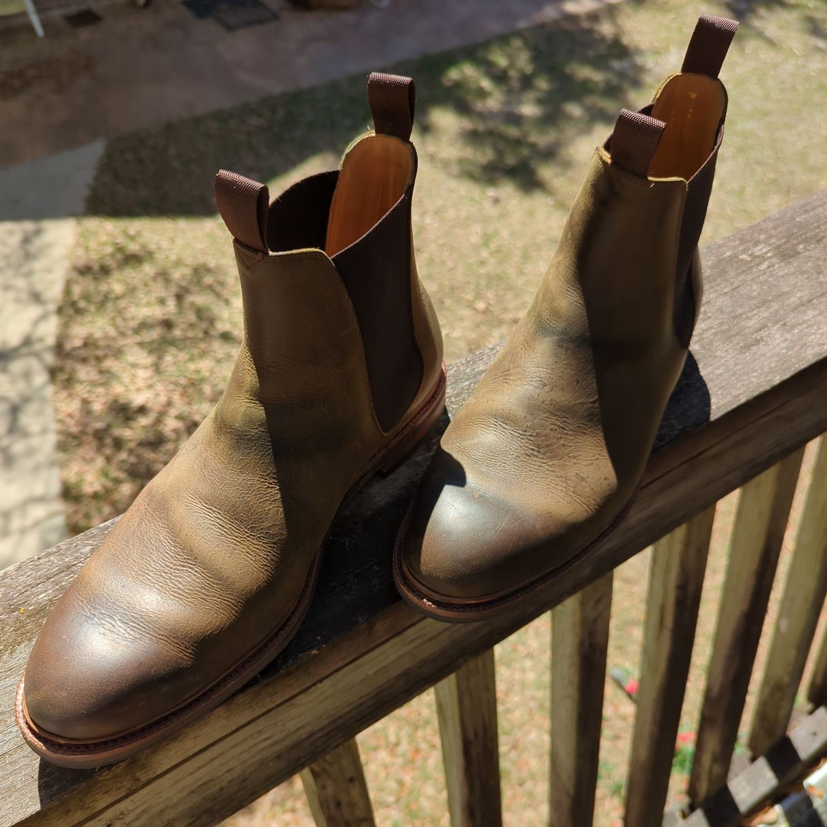 Photo by abrinson on March 5, 2023 of the Meermin Wholecut Chelsea Boot in Unknown Material.